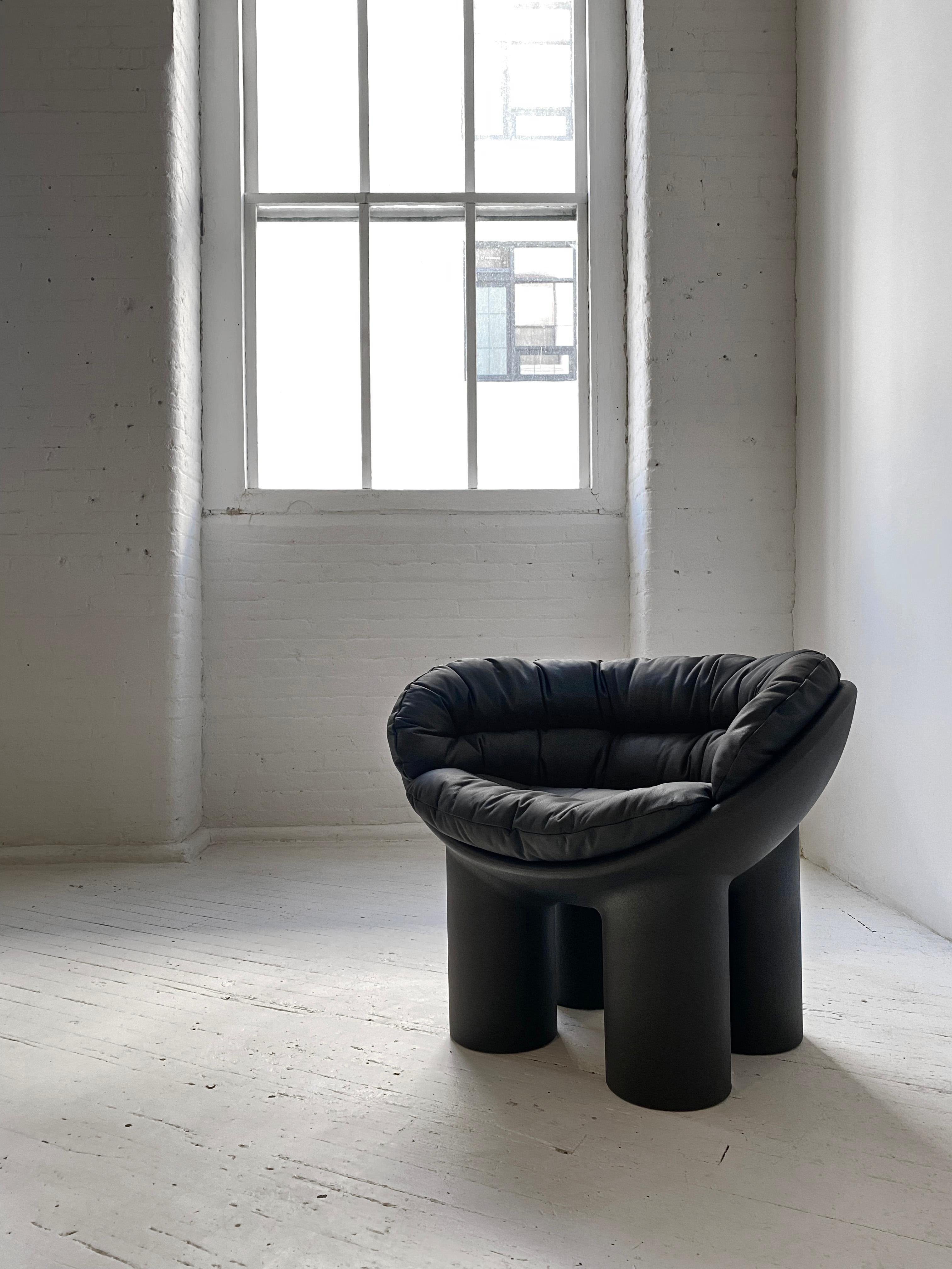 https://a.1stdibscdn.com/roly-poly-armchair-in-black-by-faye-toogood-with-aniline-leather-cushions-for-sale-picture-4/f_16392/f_272762521647132950141/IMG_3489_master.jpg