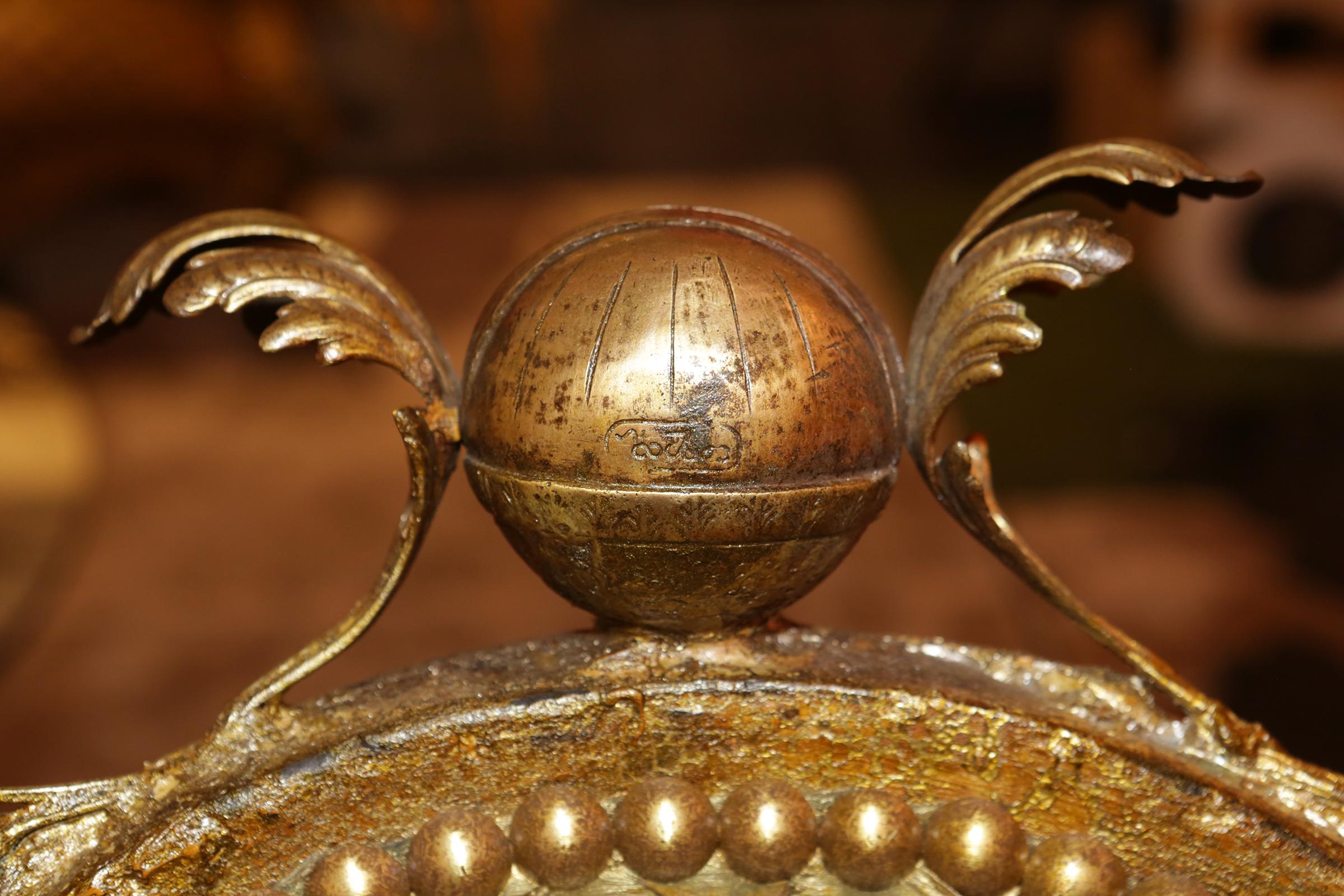 https://a.1stdibscdn.com/piraruku-chair-with-bronze-for-sale-picture-13/f_14282/1562748850635/IMG_3642_master.JPG