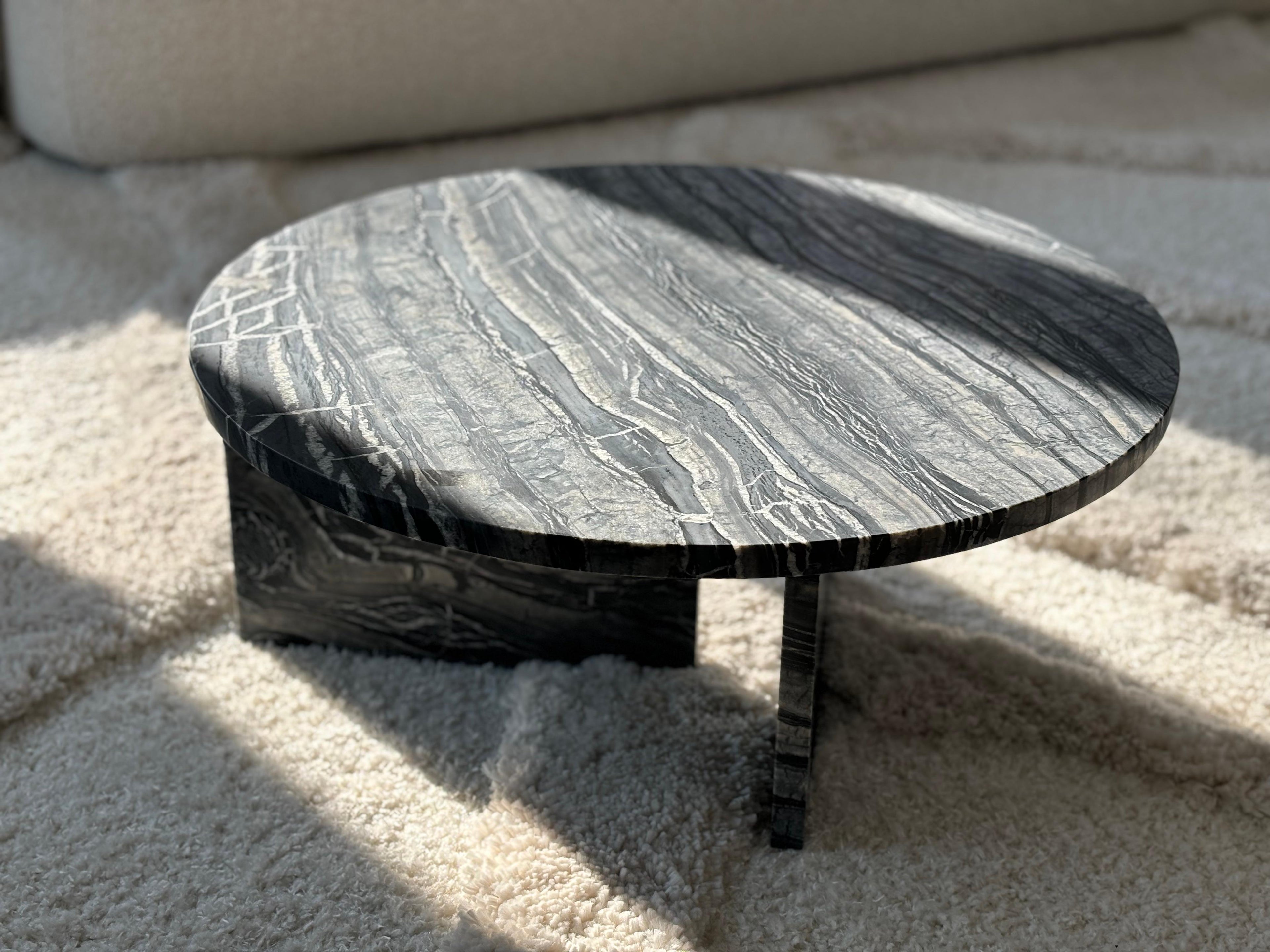 https://a.1stdibscdn.com/luxury-marble-kenya-black-round-coffee-table-made-in-italy-for-sale-picture-9/f_80972/f_400542921717658212958/IMG_3661_master.jpeg