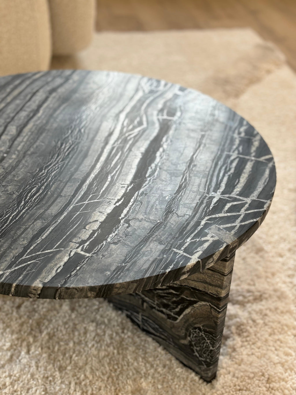 https://a.1stdibscdn.com/luxury-marble-kenya-black-round-coffee-table-made-in-italy-for-sale-picture-4/f_80972/f_400542921717658208358/IMG_3681_master.jpeg