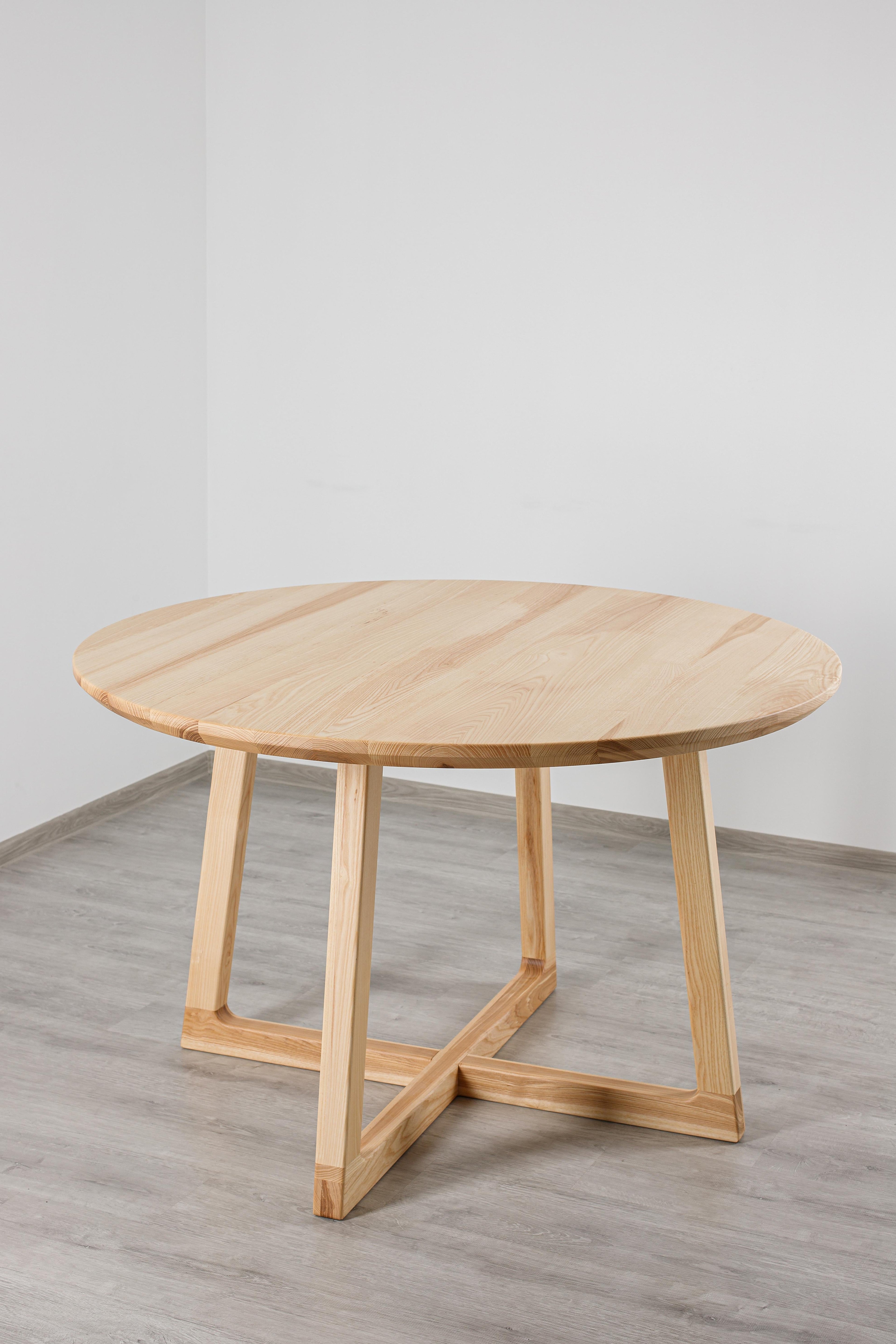 https://a.1stdibscdn.com/modern-ash-solid-wood-round-dining-table-for-sale-picture-2/f_82682/f_401514221718207241781/IMG_3712_master.jpg