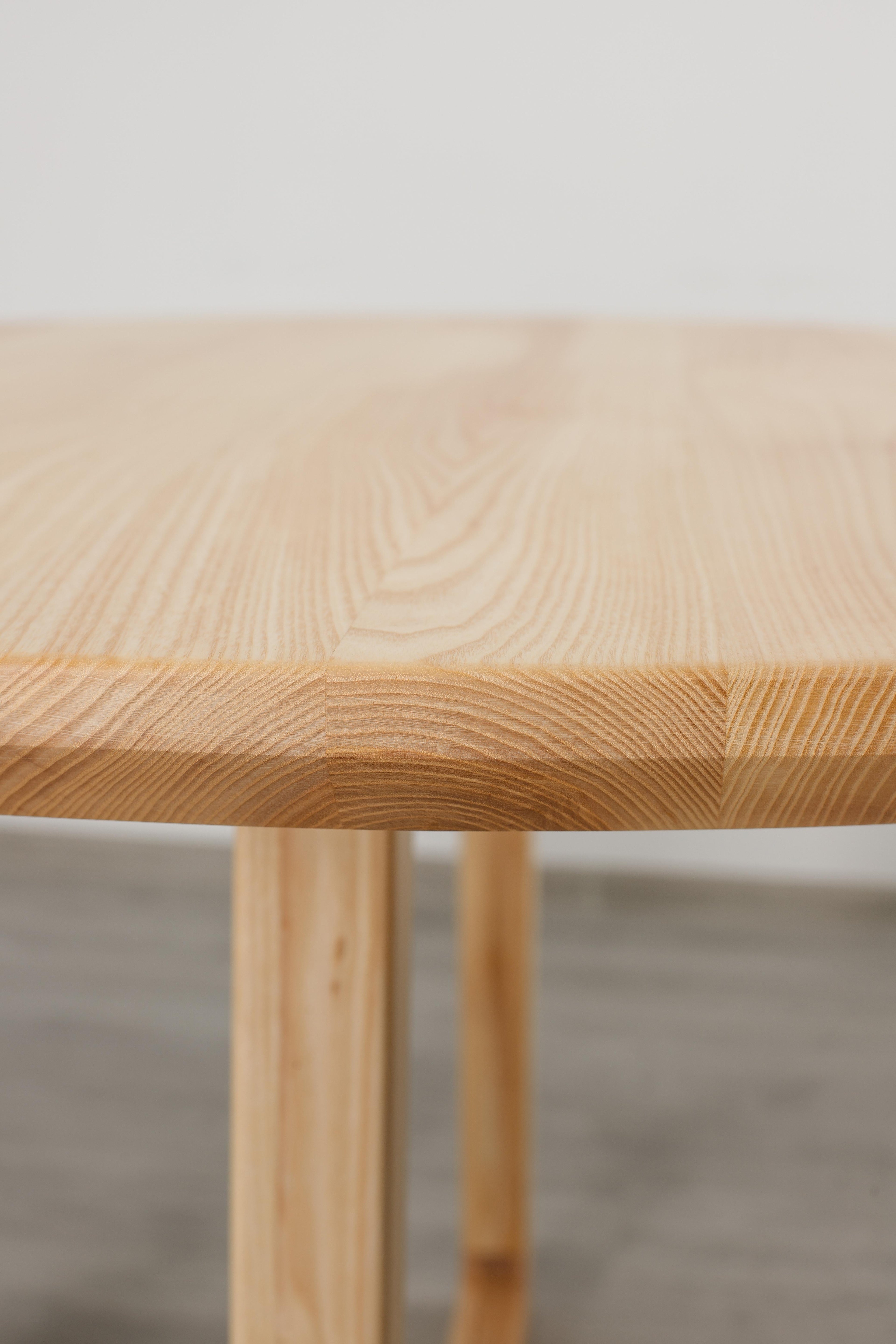https://a.1stdibscdn.com/modern-ash-solid-wood-round-dining-table-for-sale-picture-4/f_82682/f_401514221718207243144/IMG_3714_master.jpg