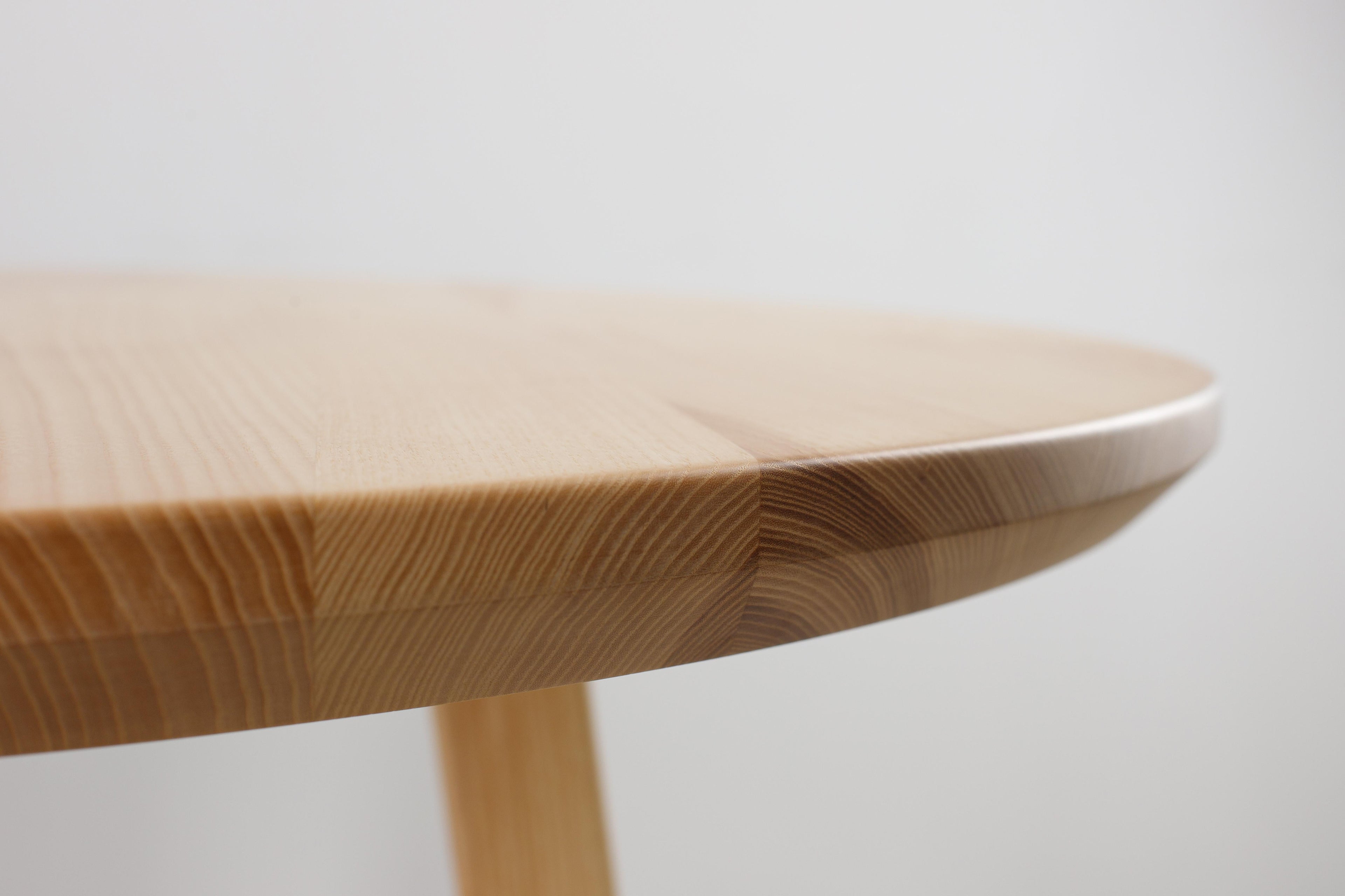 https://a.1stdibscdn.com/modern-ash-solid-wood-round-dining-table-for-sale-picture-5/f_82682/f_401514221718207237874/IMG_3715_master.jpg