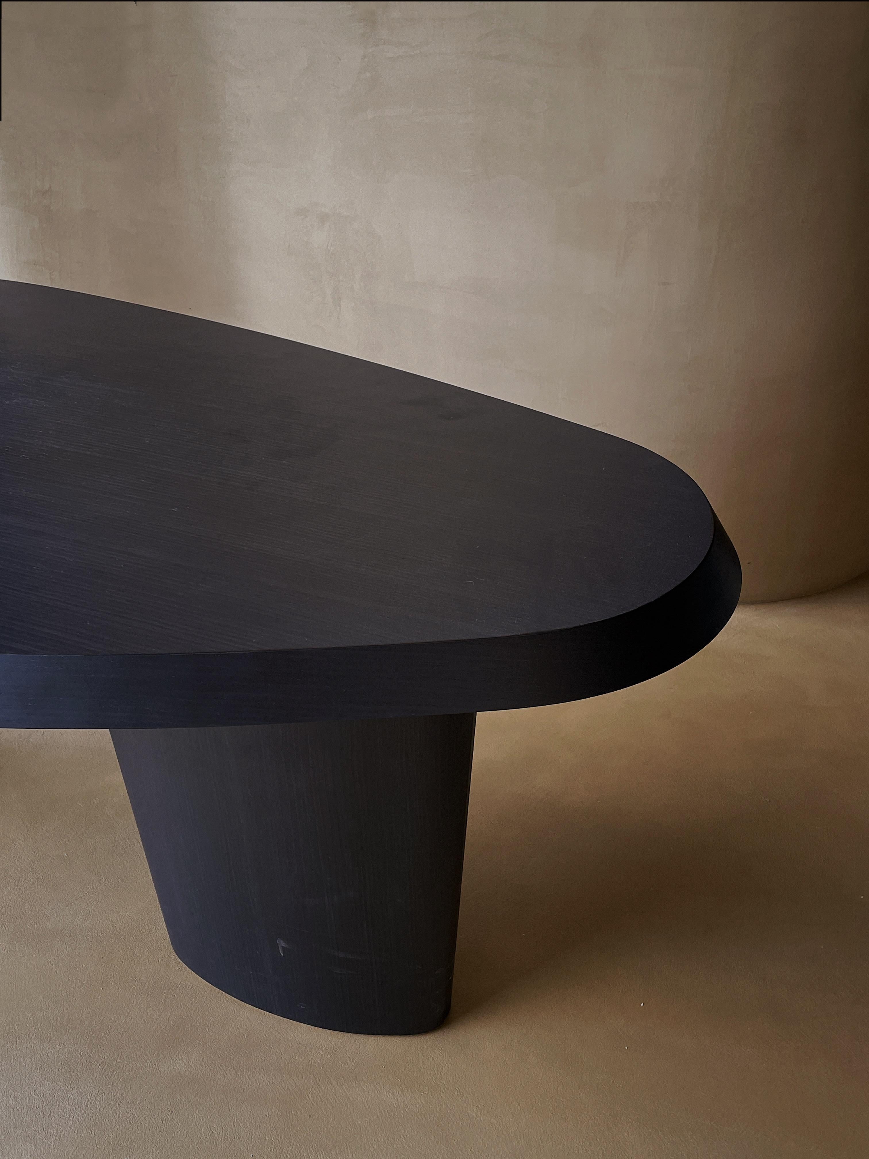 https://a.1stdibscdn.com/oval-dinning-table-by-karstudio-for-sale-picture-8/f_12192/f_327068421676044286621/IMG_3783_master.JPG