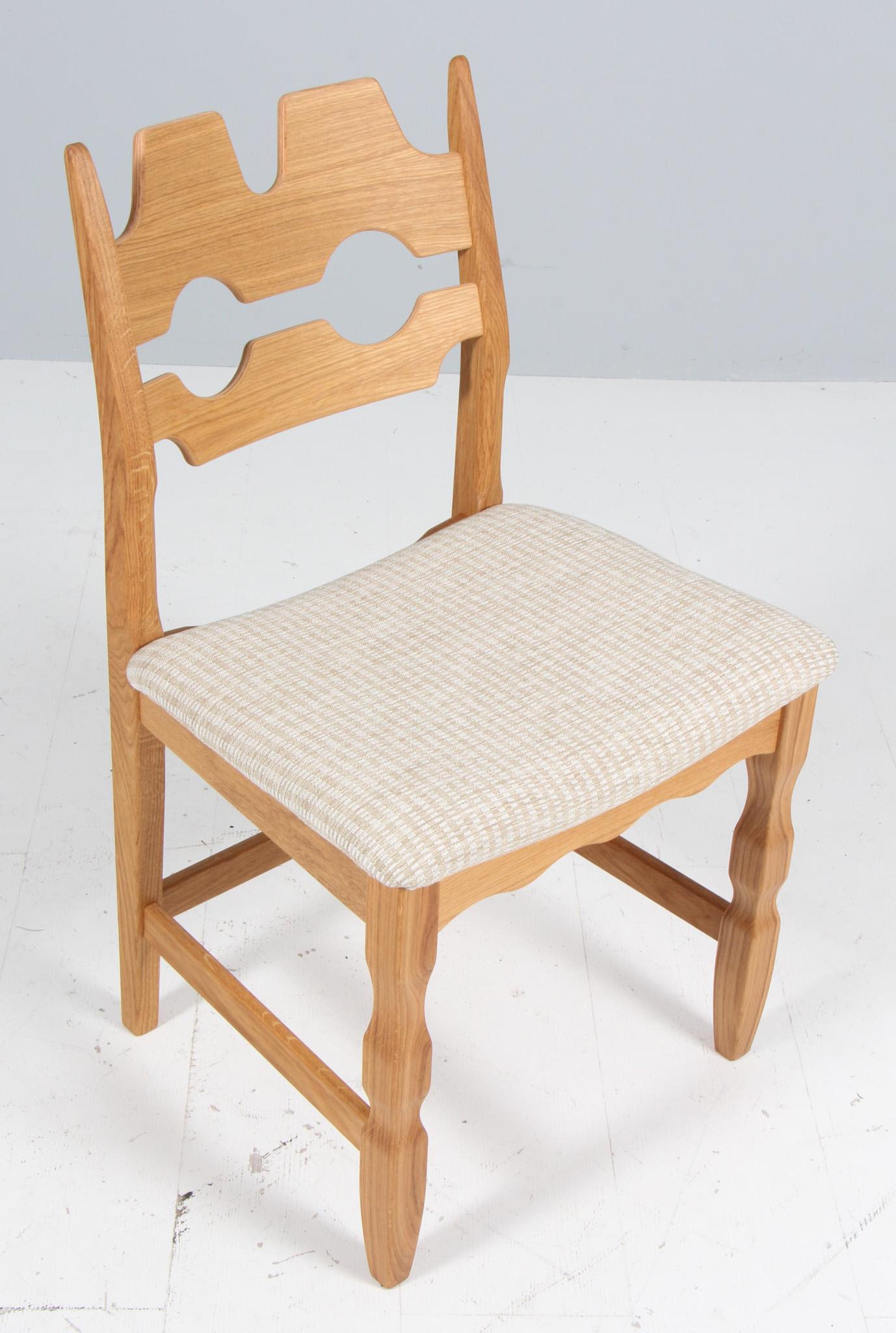 https://a.1stdibscdn.com/dining-chairs-by-henning-kjaernulf-model-razorblade-denmark-oak-for-sale-picture-2/f_42391/f_448665821746263384468/IMG_3815_master.jpg