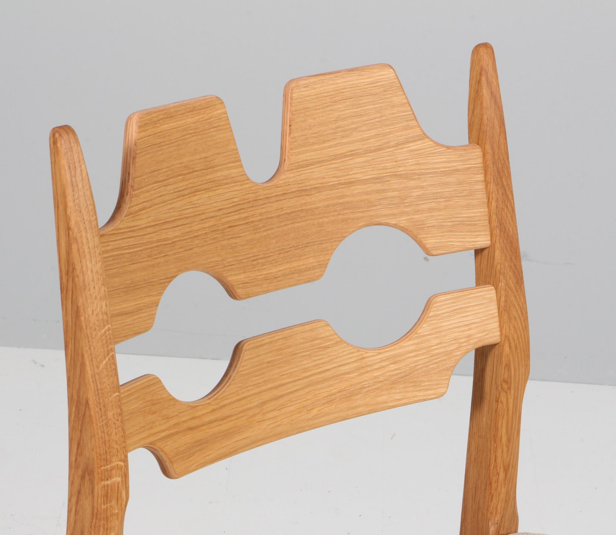 https://a.1stdibscdn.com/dining-chairs-by-henning-kjaernulf-model-razorblade-denmark-oak-for-sale-picture-3/f_42391/f_448665821746263384722/IMG_3816_master.jpg