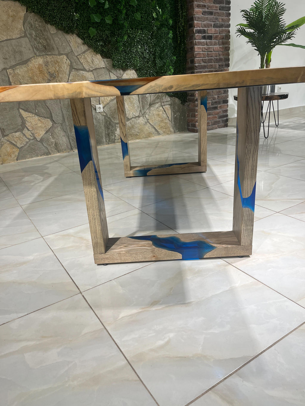 https://a.1stdibscdn.com/blue-river-epoxy-resin-dining-solid-wood-table-for-sale-picture-6/f_91932/f_383360321707493035830/IMG_3840_master.jpg