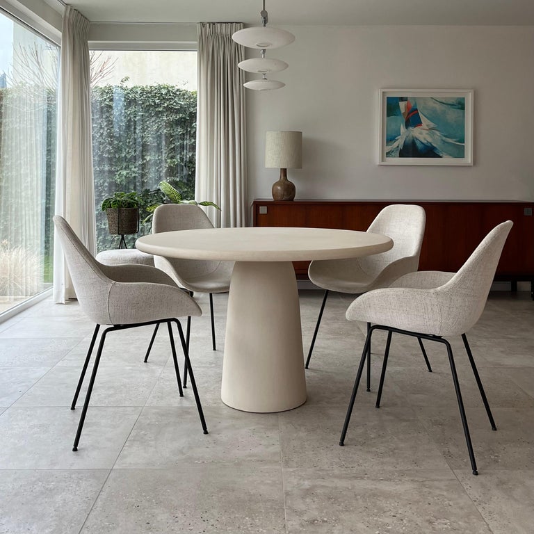 https://a.1stdibscdn.com/contemporary-round-natural-plaster-menhir-table-120cm-by-isabelle-beaumont-for-sale-picture-8/f_86552/f_402344621718750848060/IMG_3844_master.jpeg?width=768