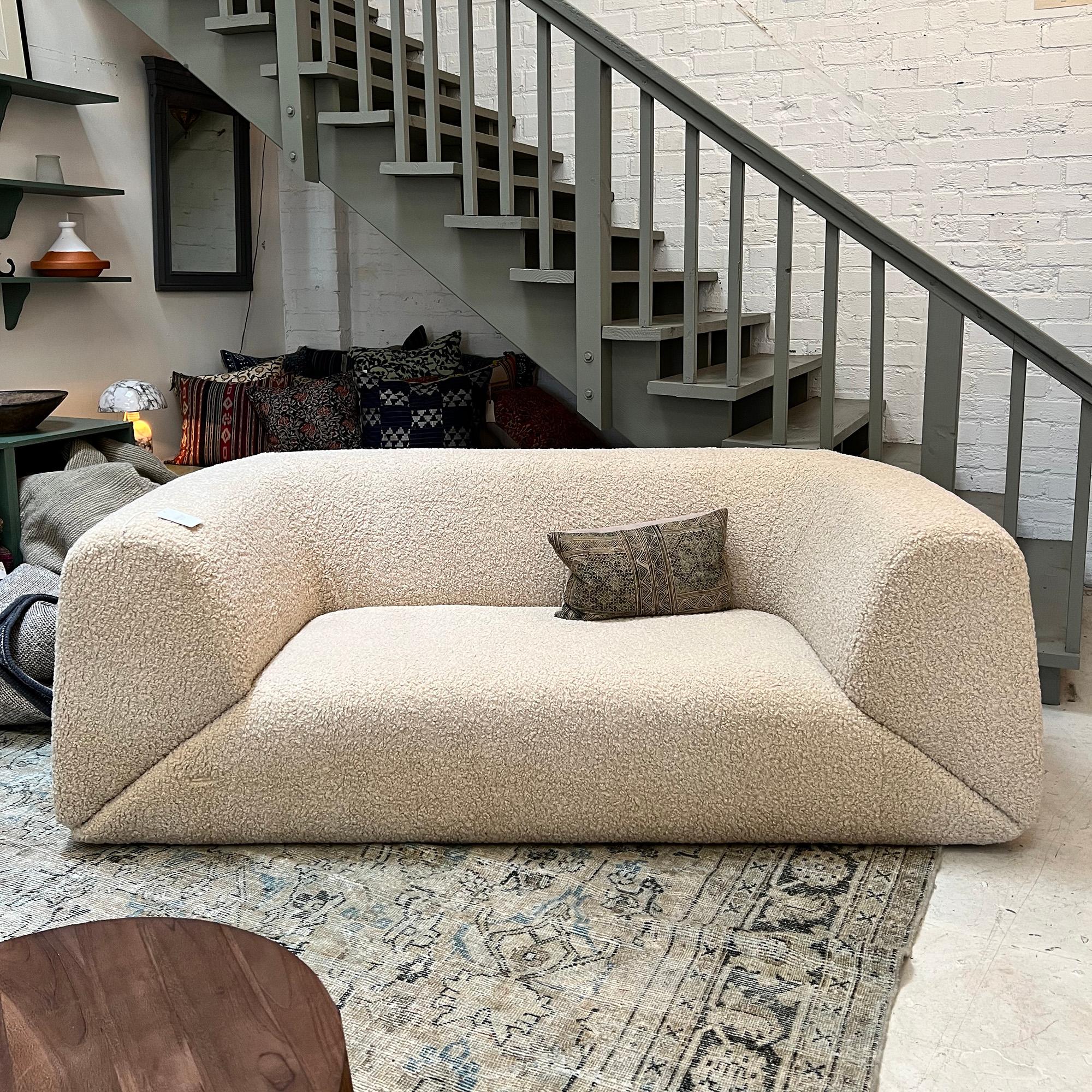 https://a.1stdibscdn.com/shearling-missoni-gravita-sofa-for-sale-picture-2/f_29193/f_345321621685491632920/IMG_3865_6_master.jpg