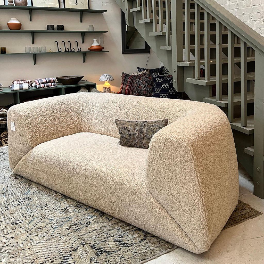 https://a.1stdibscdn.com/shearling-missoni-gravita-sofa-for-sale-picture-3/f_29193/f_345321621685491633036/IMG_3866_4_master.jpg