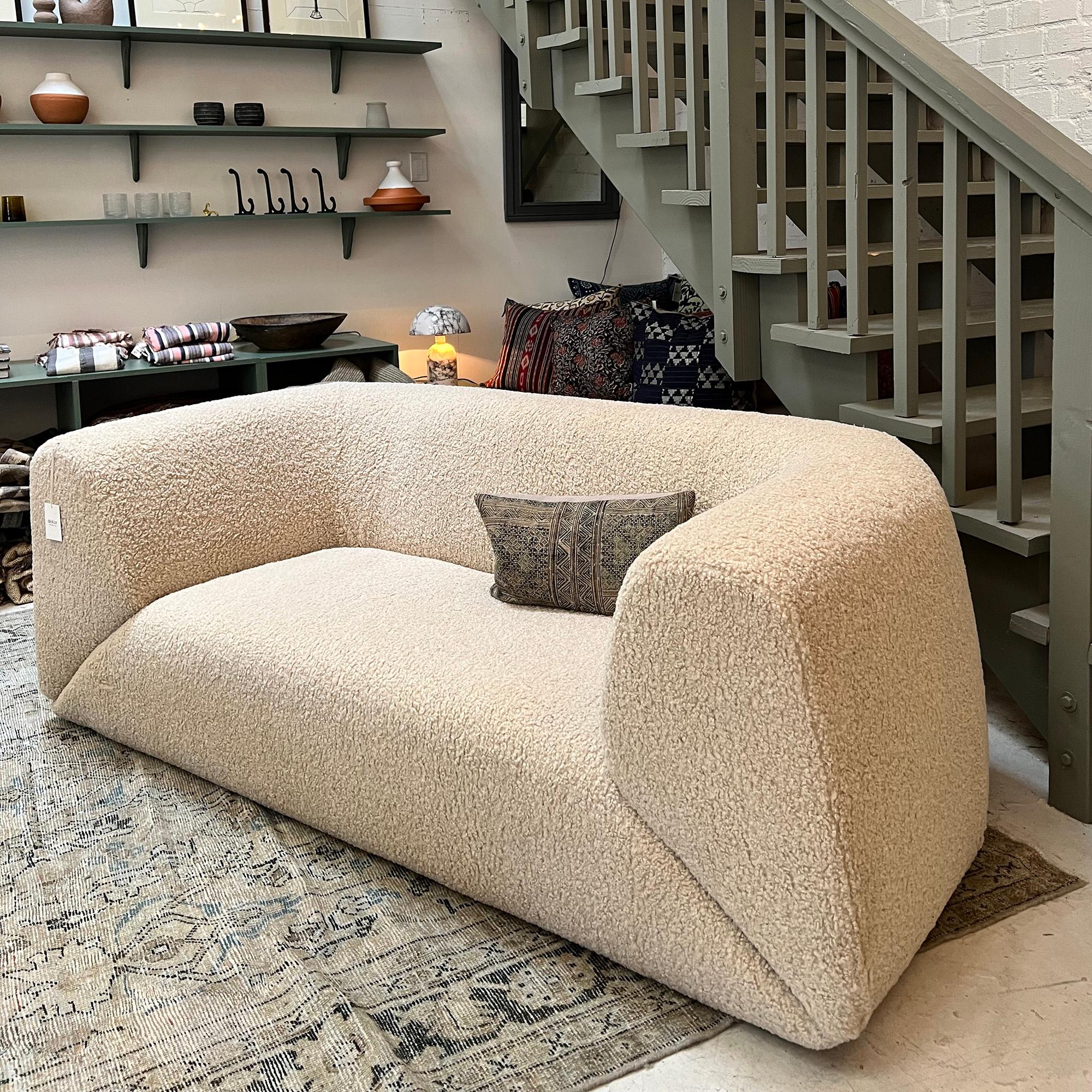 https://a.1stdibscdn.com/shearling-missoni-gravita-sofa-for-sale-picture-3/f_29193/f_345321621685491633036/IMG_3866_4_master.jpg