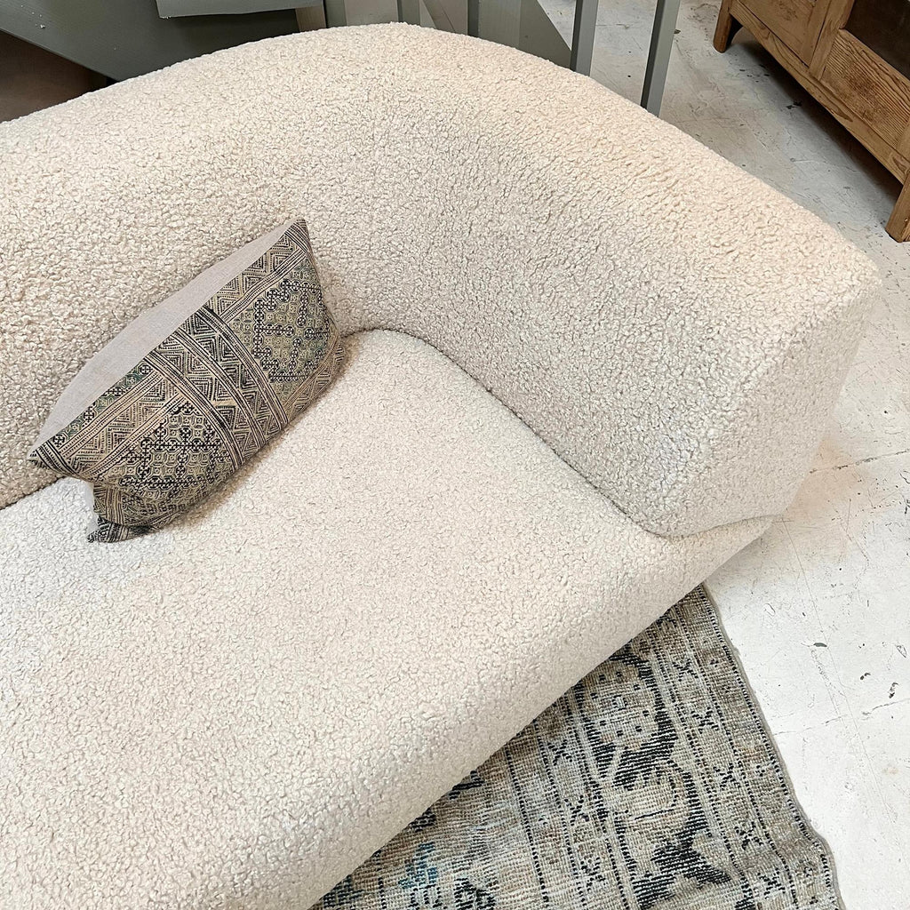 https://a.1stdibscdn.com/shearling-missoni-gravita-sofa-for-sale-picture-4/f_29193/f_345321621685491633002/IMG_3867_6_master.jpg