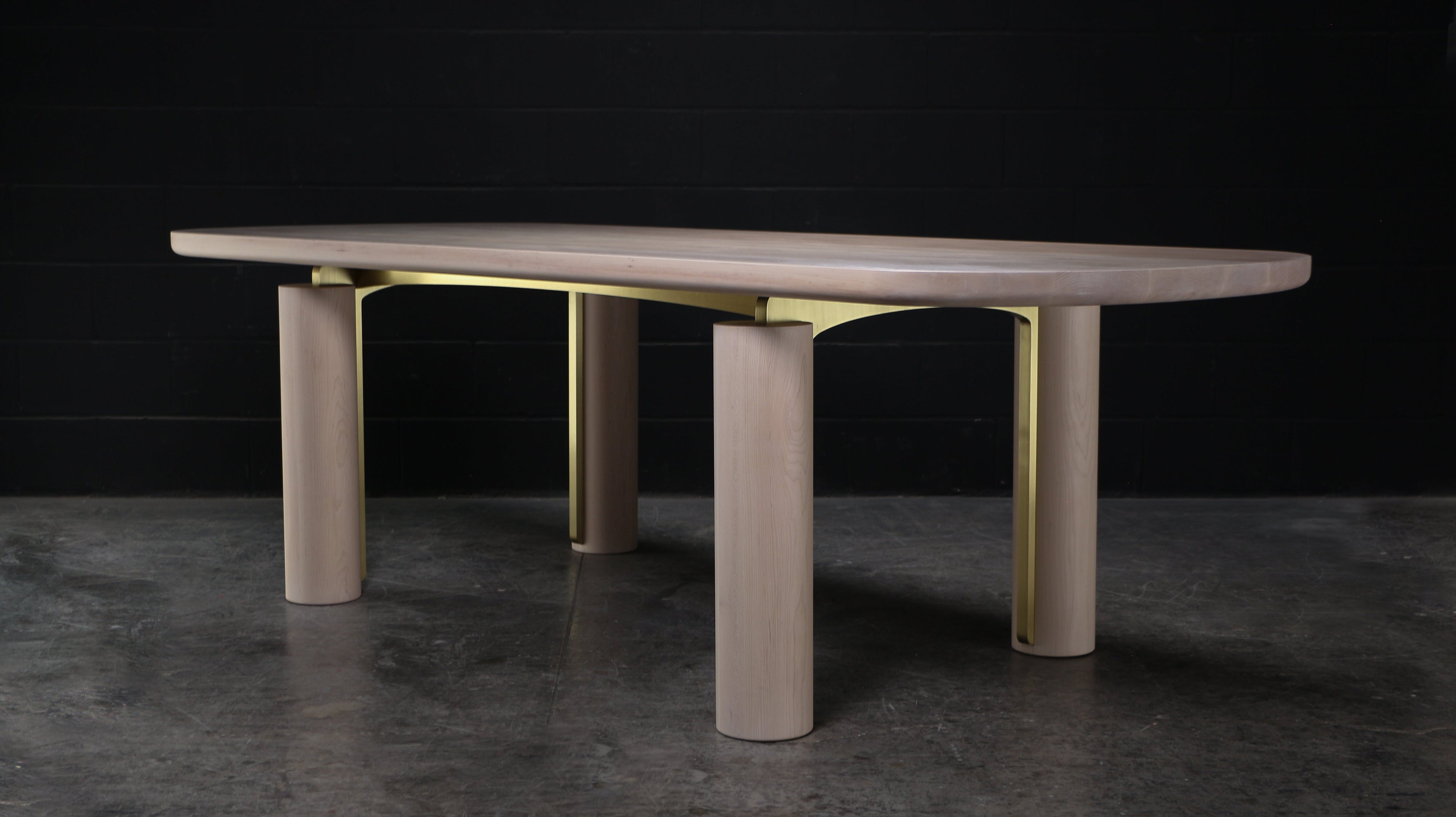 https://a.1stdibscdn.com/champlain-dining-table-by-ambrozia-solid-hard-maple-solid-brass-for-sale-picture-4/f_36881/f_473143021761928137713/IMG_3939_org.jpg