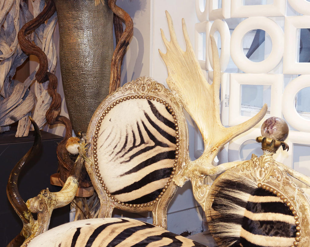 https://a.1stdibscdn.com/zebra-with-medaillons-sofa-for-sale-picture-6/f_14282/1563983441258/IMG_3946_master.JPG