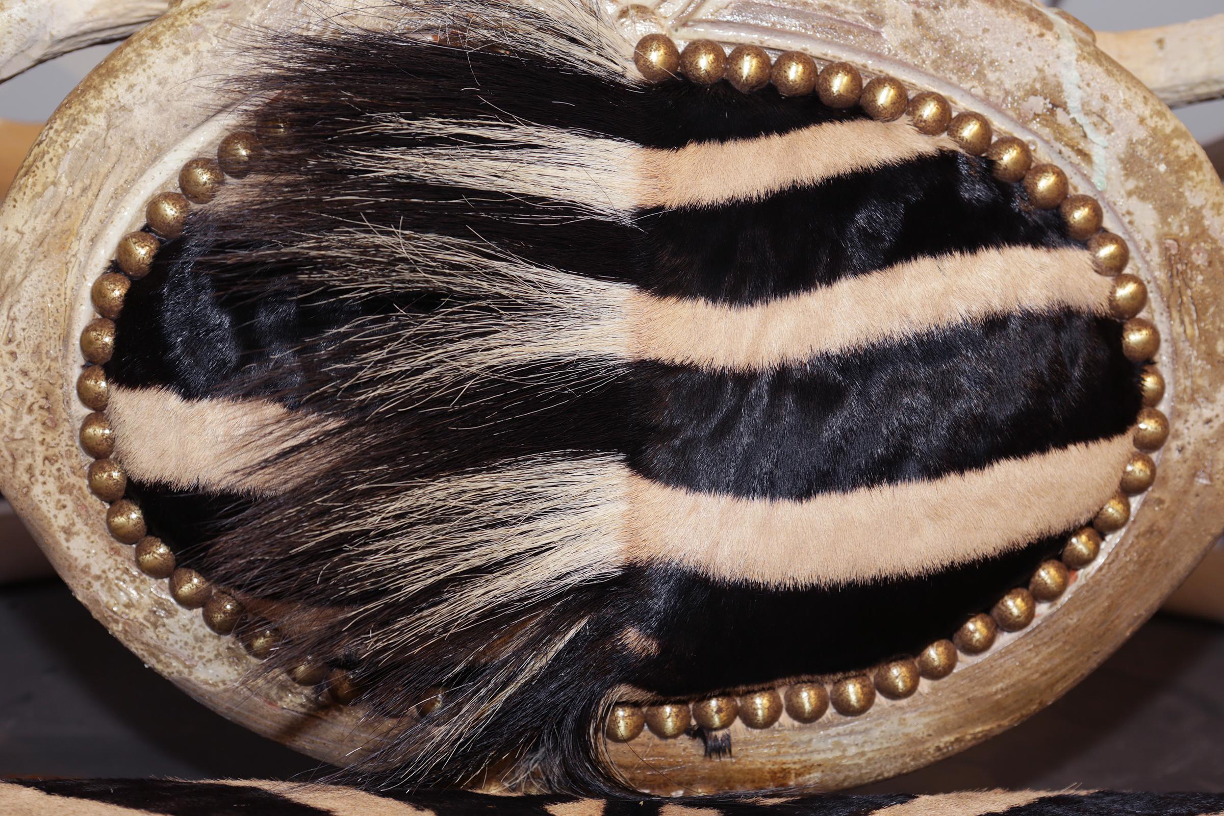 https://a.1stdibscdn.com/zebra-with-medaillons-sofa-for-sale-picture-10/f_14282/1563983433794/IMG_3951_master.JPG