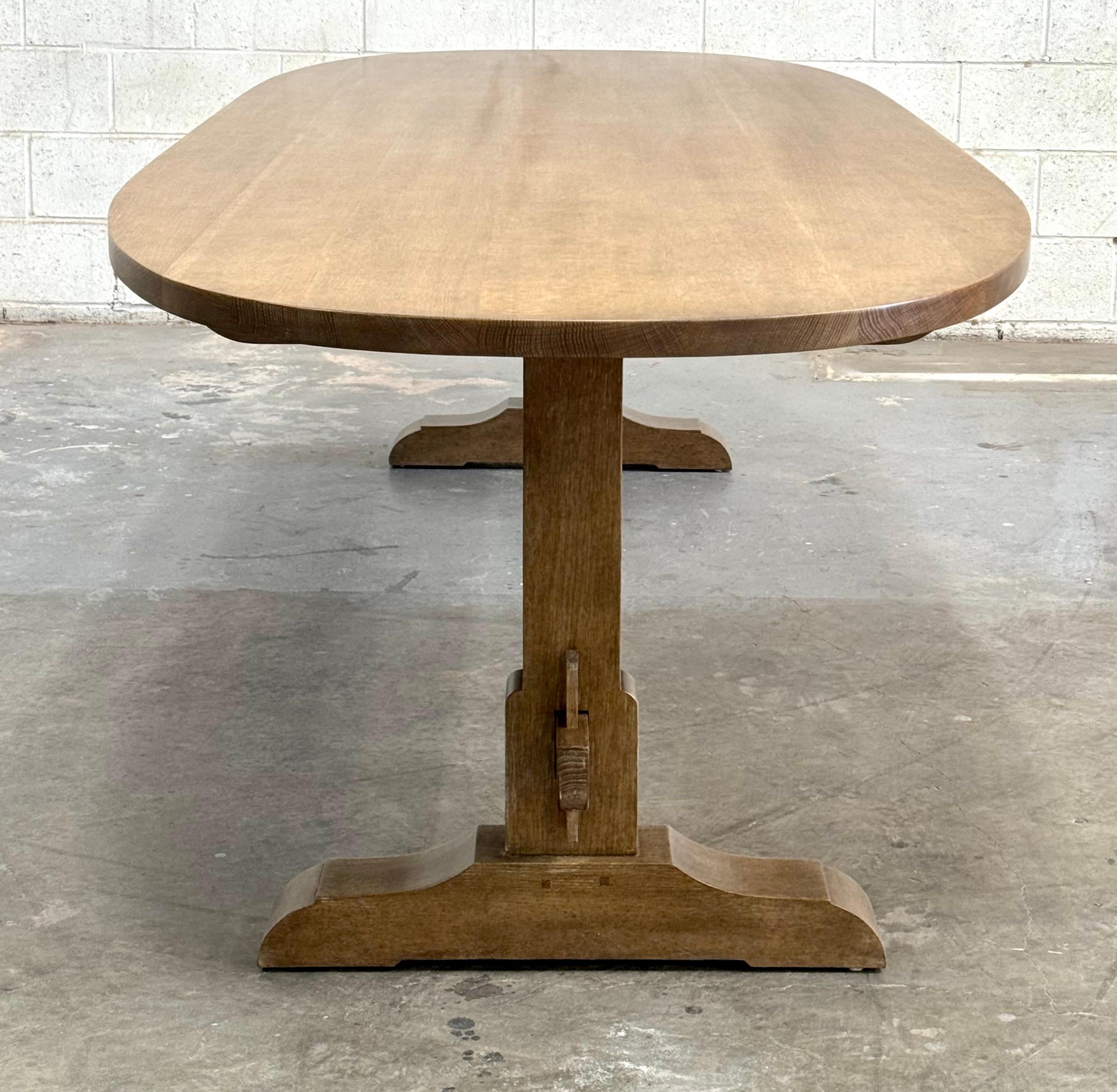 https://a.1stdibscdn.com/super-ellipse-evy-dining-table-made-from-rift-sawn-oak-for-sale-picture-4/f_8065/f_406523521721129849115/IMG_3982_master.jpg