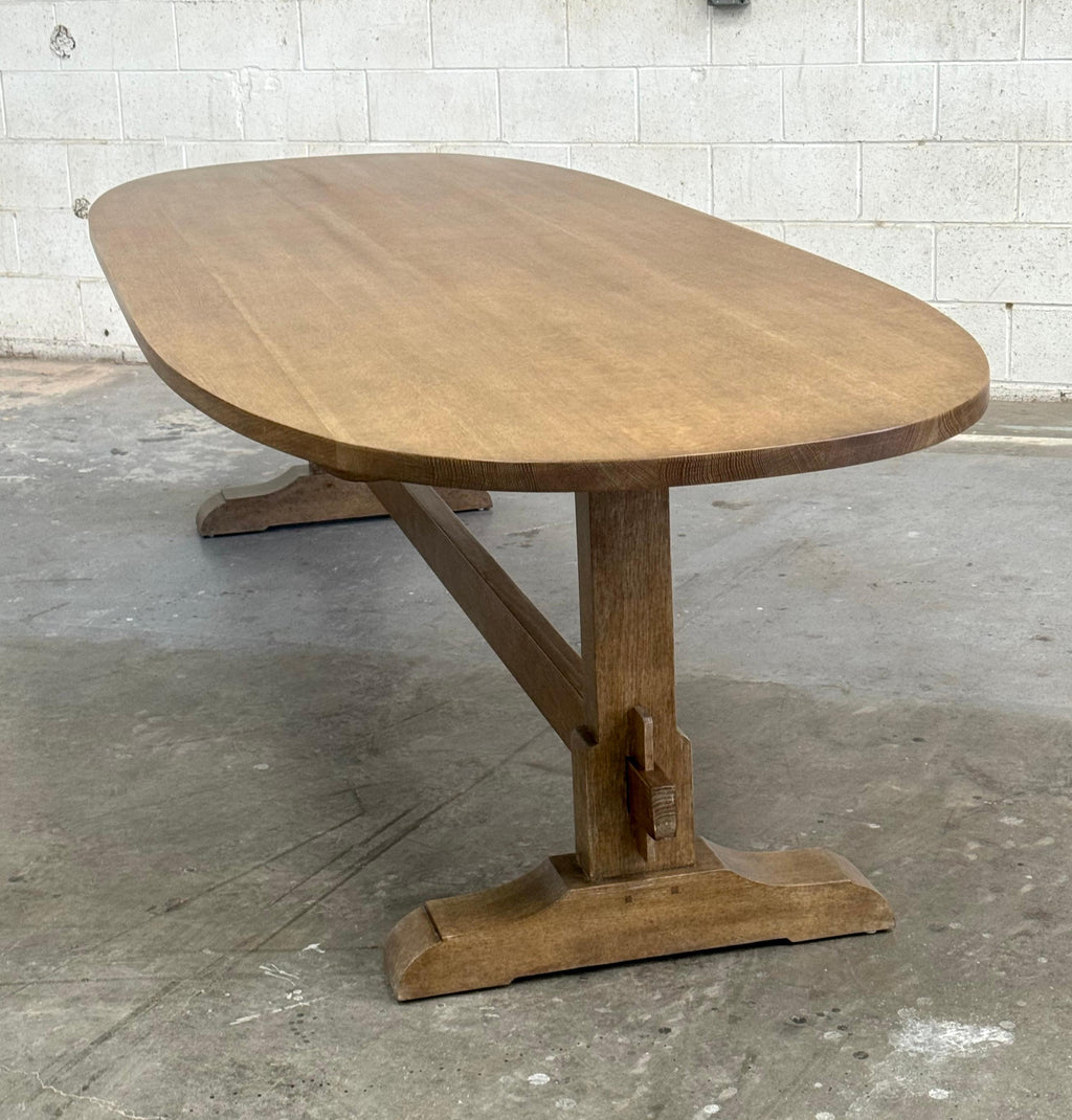 https://a.1stdibscdn.com/super-ellipse-evy-dining-table-made-from-rift-sawn-oak-for-sale-picture-6/f_8065/f_406523521721129849620/IMG_3988_master.jpg
