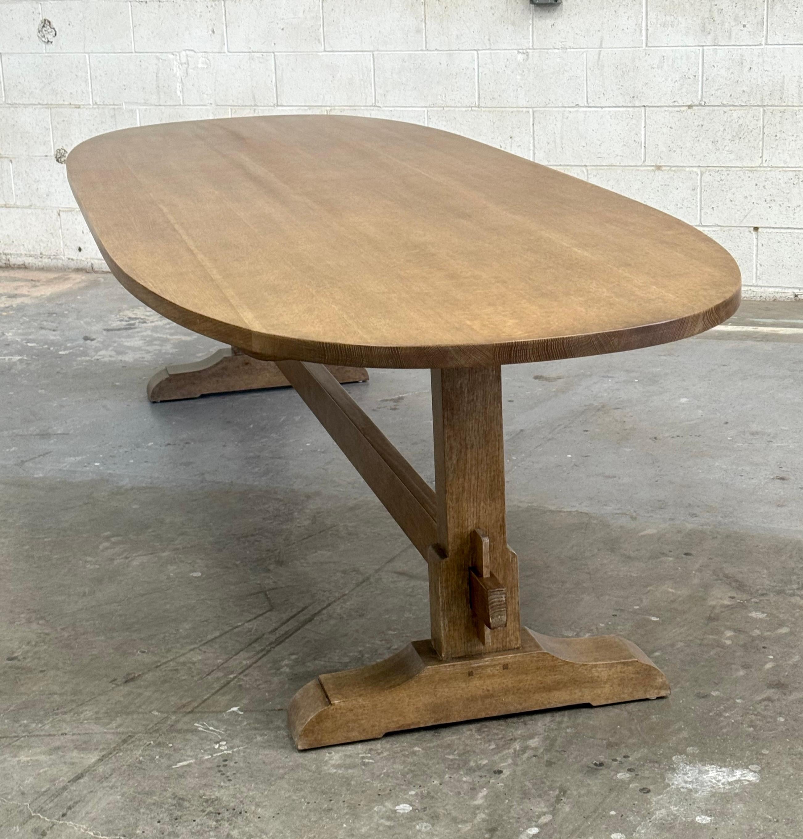 https://a.1stdibscdn.com/super-ellipse-evy-dining-table-made-from-rift-sawn-oak-for-sale-picture-6/f_8065/f_406523521721129849620/IMG_3988_master.jpg
