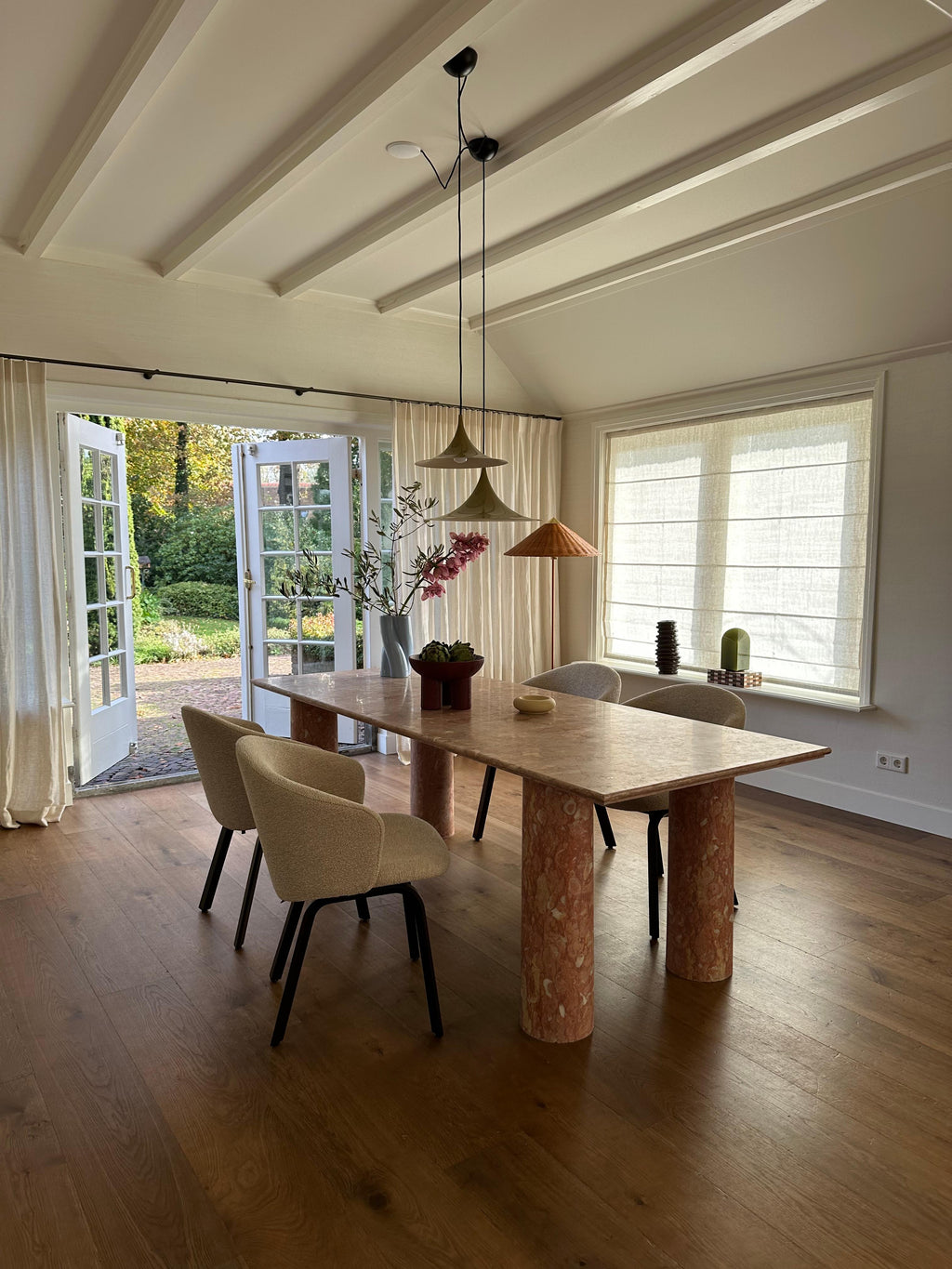https://a.1stdibscdn.com/large-bellini-style-rectangle-dining-table-in-coral-portuguese-travertine-for-sale-picture-4/f_80522/f_324191021700097474818/IMG_3993_master.jpg