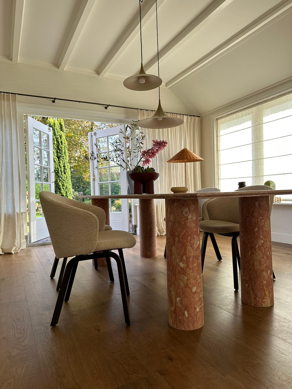 https://a.1stdibscdn.com/large-bellini-style-rectangle-dining-table-in-coral-portuguese-travertine-for-sale-picture-6/f_80522/f_324191021700097474877/IMG_3998_master.jpg
