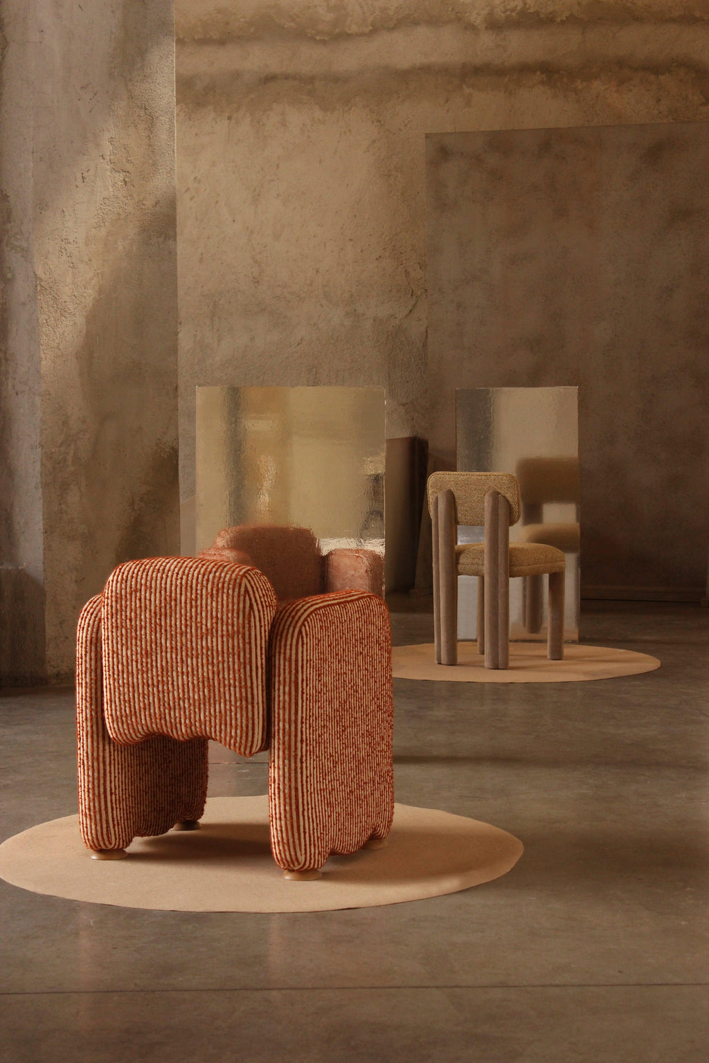 https://a.1stdibscdn.com/dooq-new-organic-modernist-cindy-chair-with-arms-for-sale-picture-10/f_54242/f_400363021743523244124/IMG_4146_master.jpg
