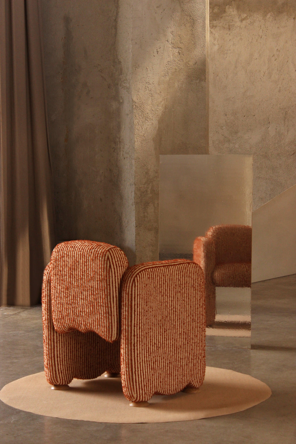 https://a.1stdibscdn.com/dooq-new-organic-modernist-cindy-chair-with-arms-for-sale-picture-11/f_54242/f_400363021743523244316/IMG_4148_master.jpg