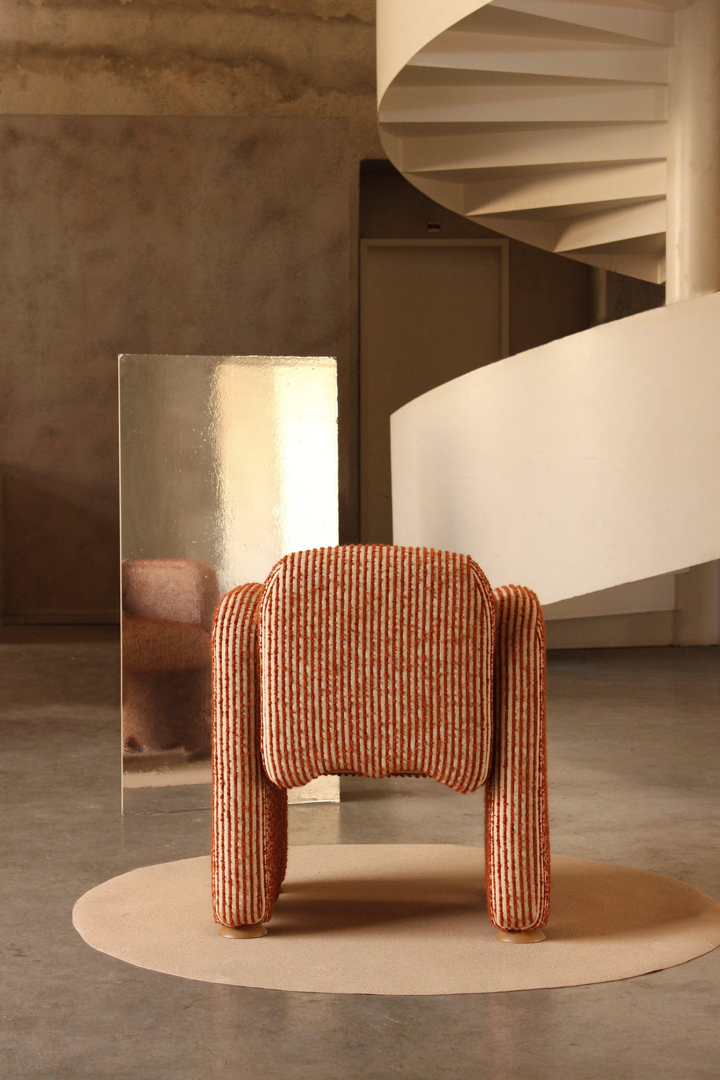 https://a.1stdibscdn.com/dooq-new-organic-modernist-cindy-chair-with-arms-for-sale-picture-12/f_54242/f_400363021743523249335/IMG_4158_master.jpg