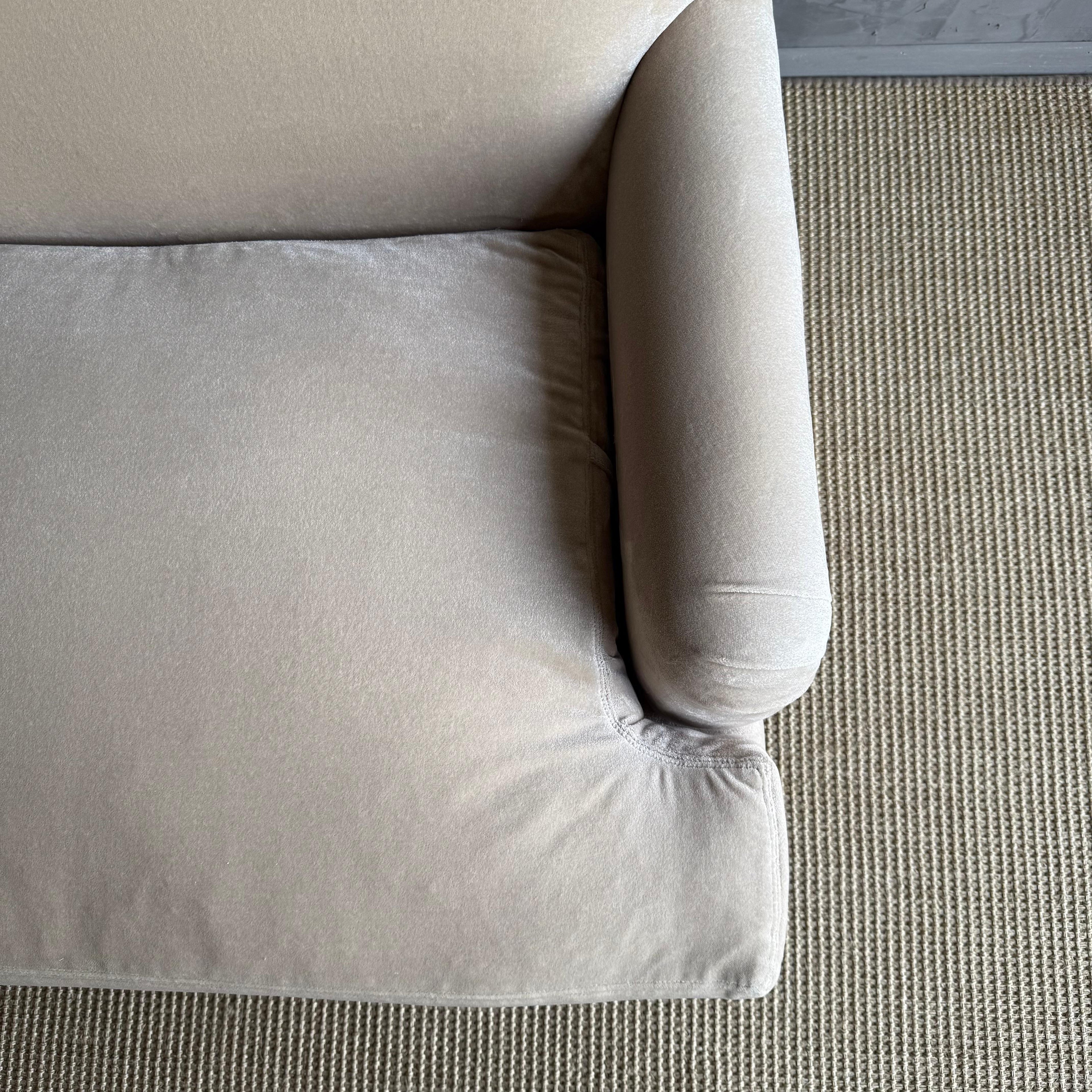 https://a.1stdibscdn.com/custom-made-modern-english-arm-sofa-in-performance-linen-velvet-96-for-sale-picture-5/f_18223/f_457702121751912822889/IMG_4206_2_master.jpg