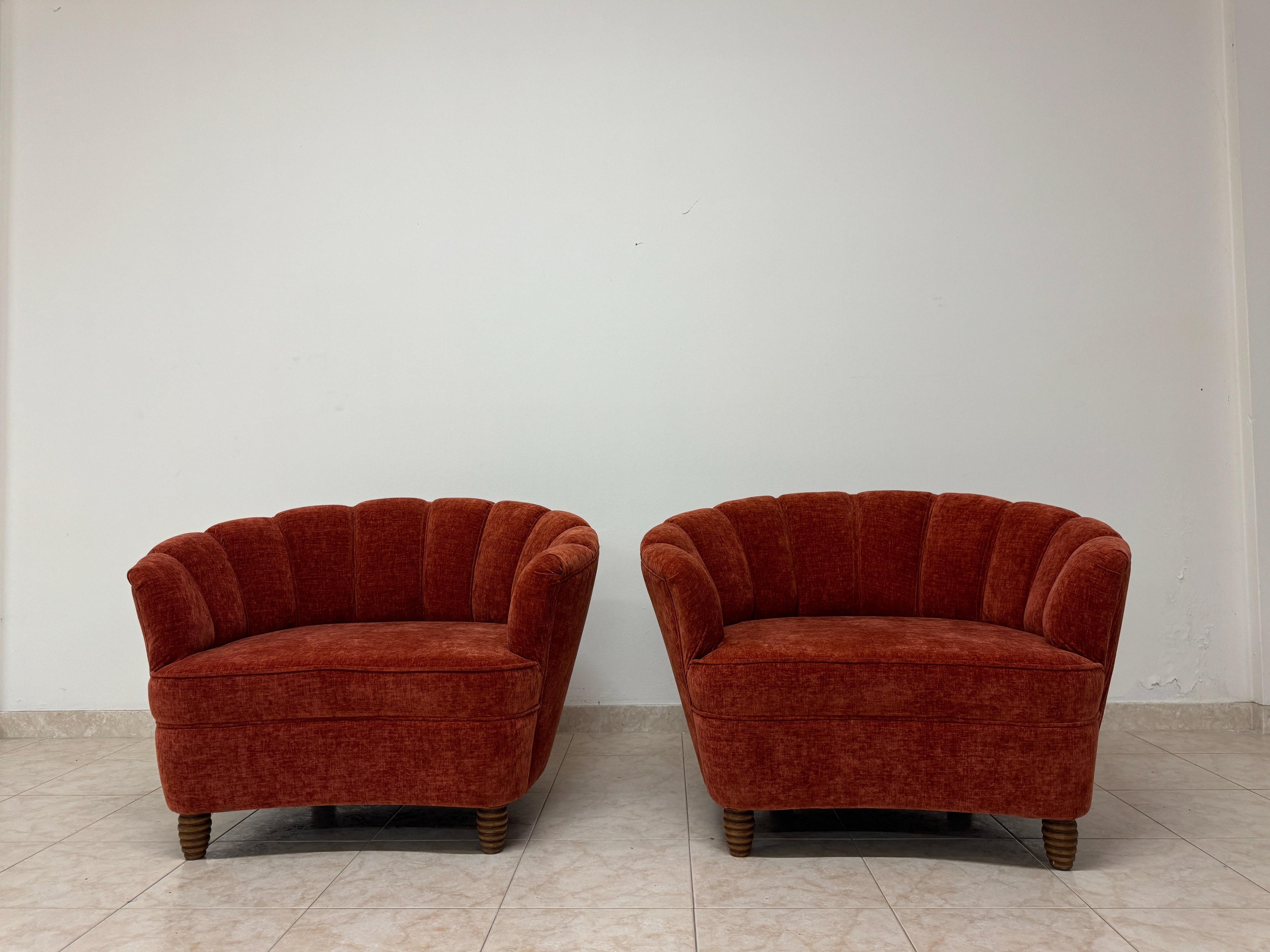 https://a.1stdibscdn.com/1950s-style-italian-armchairs-for-sale-picture-3/f_47872/f_403302421719326476092/IMG_4234_master.jpeg