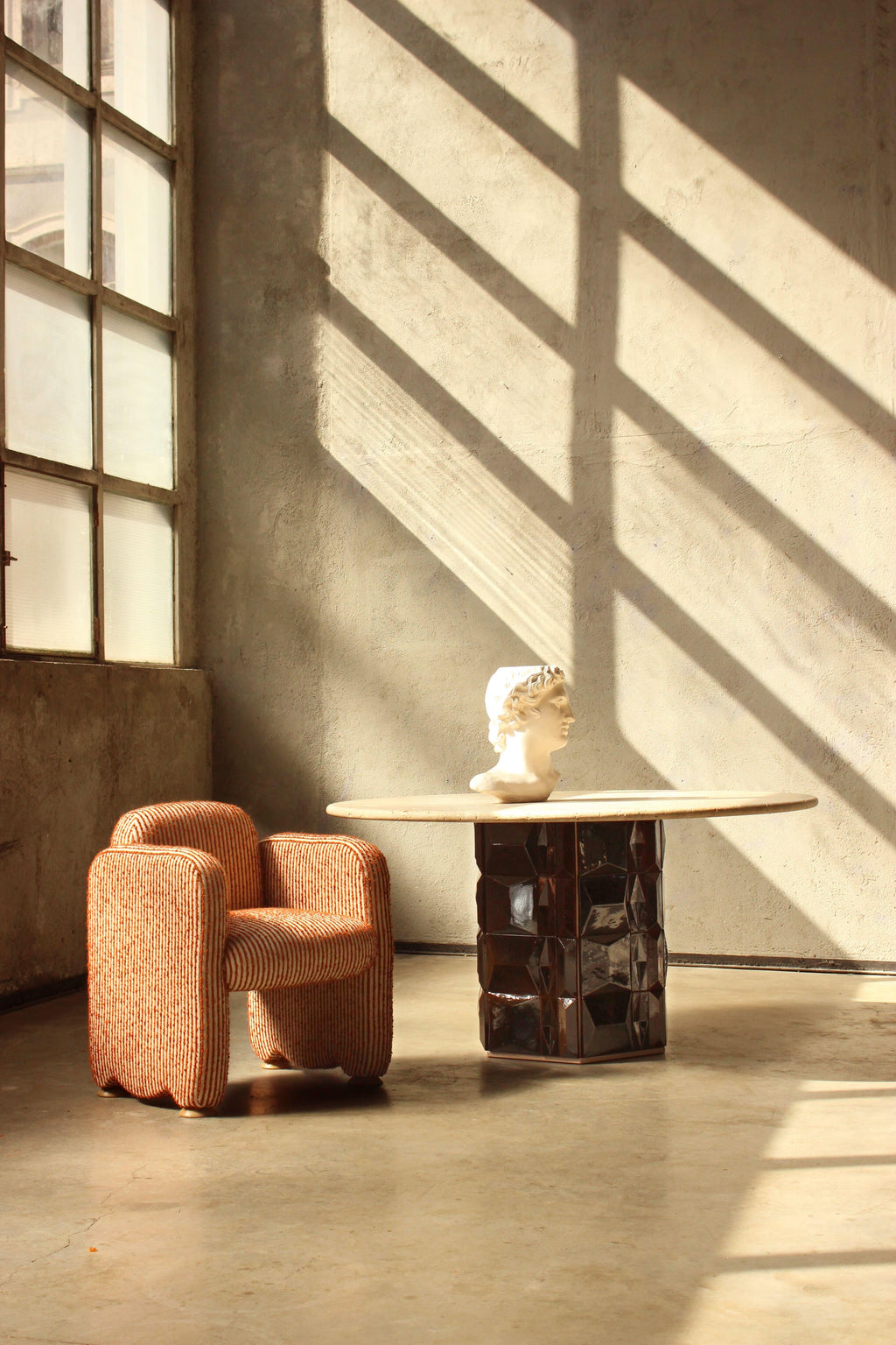 https://a.1stdibscdn.com/dooq-new-organic-modernist-cindy-chair-with-arms-for-sale-picture-15/f_54242/f_400363021743523249346/IMG_4251_master.jpg