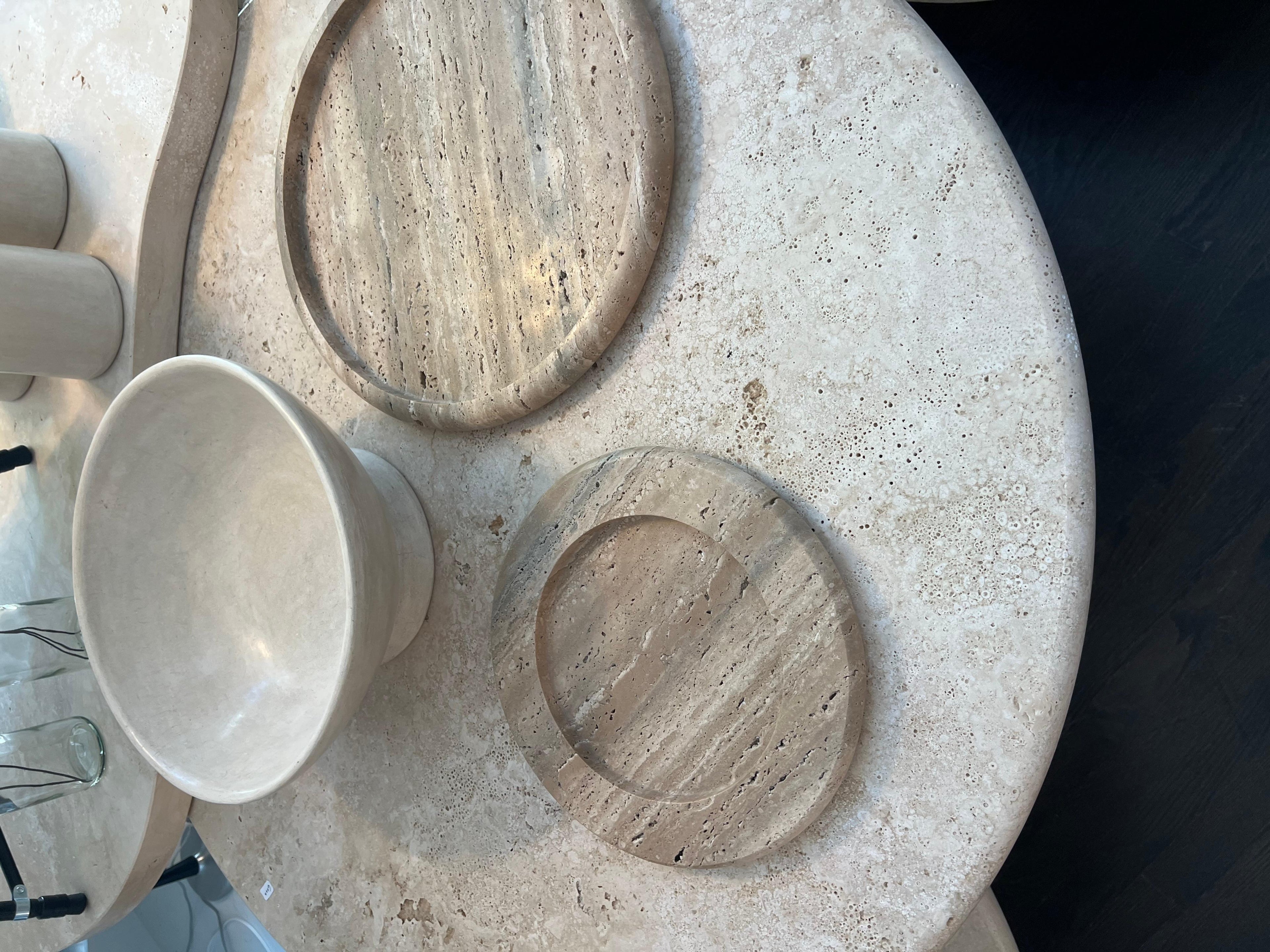 https://a.1stdibscdn.com/47-travertine-table-by-le-lampade-ny-for-sale-picture-3/f_8778/f_401987621718480136369/IMG_4303_master.jpg