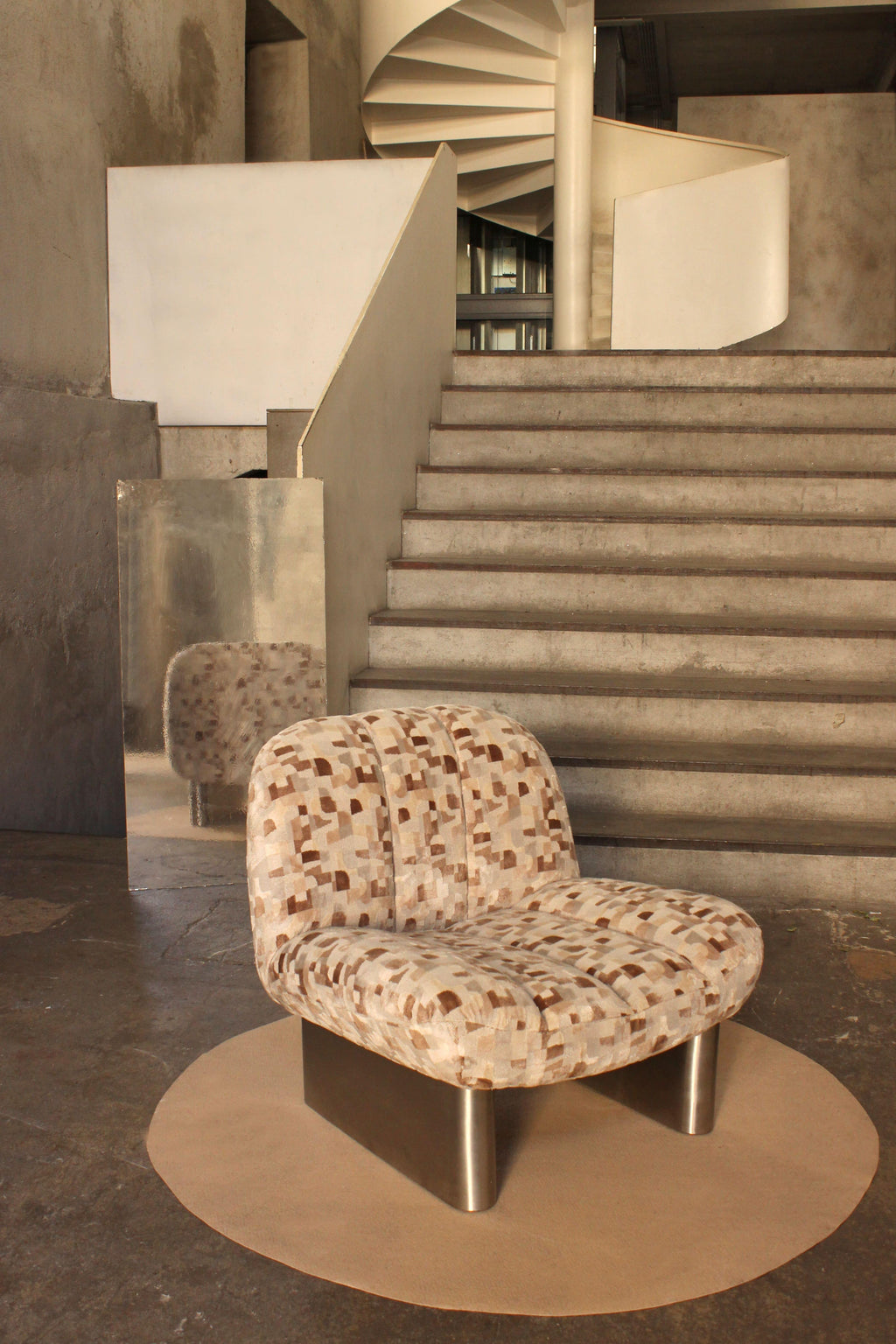 https://a.1stdibscdn.com/new-dooq-modern-colin-armchair-in-com-and-inox-feet-for-sale-picture-10/f_54242/f_455392921750434349019/IMG_4411_master.jpg
