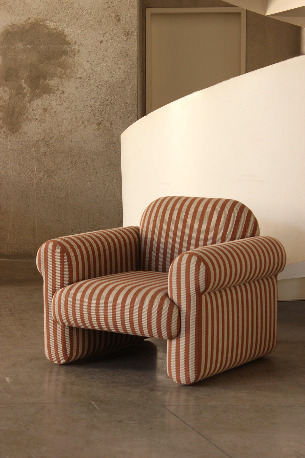 https://a.1stdibscdn.com/dooq-new-organic-modern-oscar-armchair-striped-in-yellow-and-brown-fabric-for-sale-picture-8/f_54242/f_438413621743522676311/IMG_4454_master.jpg