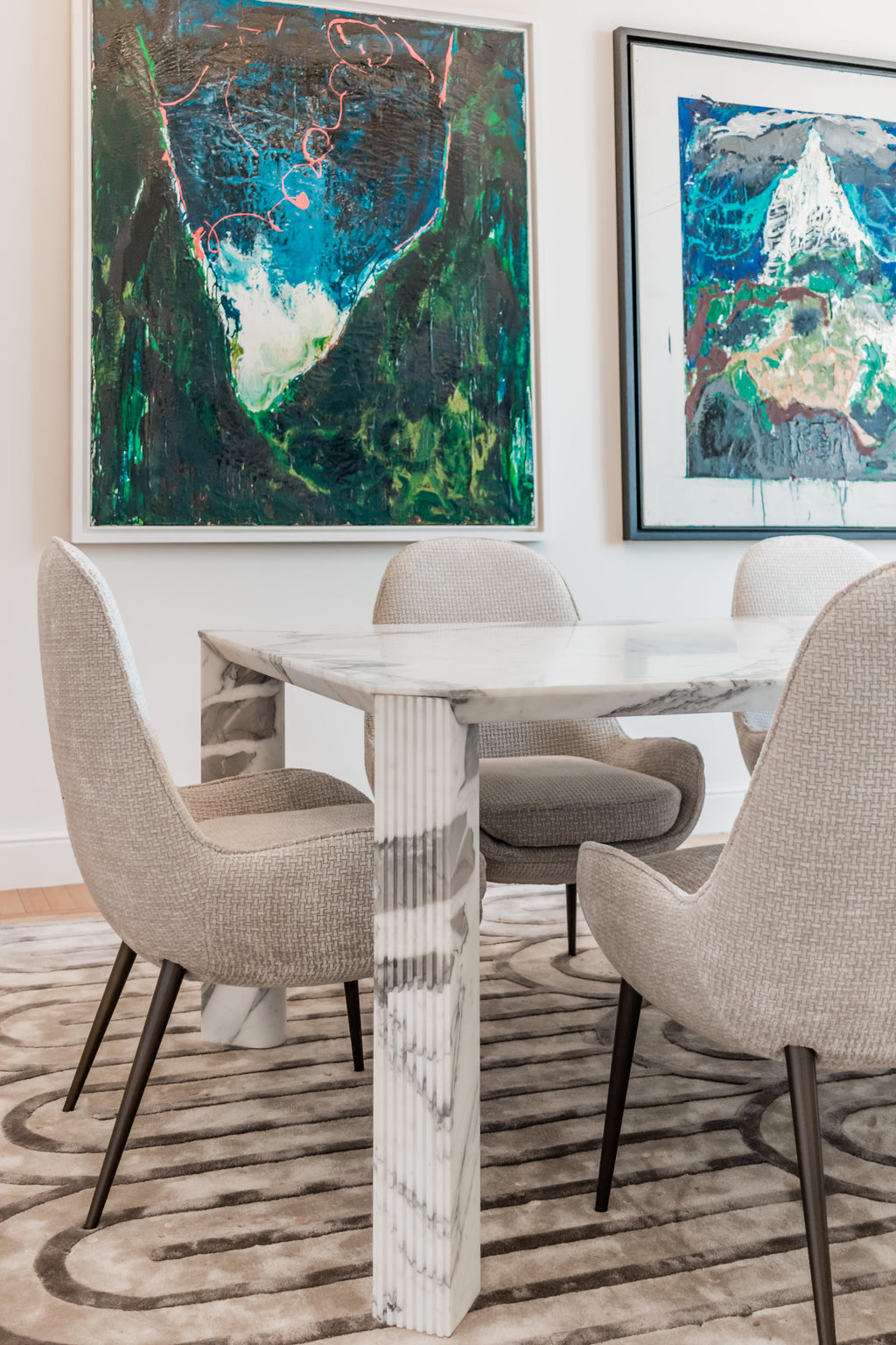 https://a.1stdibscdn.com/art-deco-style-elie-saab-maison-calacatta-gold-marble-dining-table-italy-for-sale-picture-2/f_56582/f_231630121662108892430/IMG_4457_master.jpg