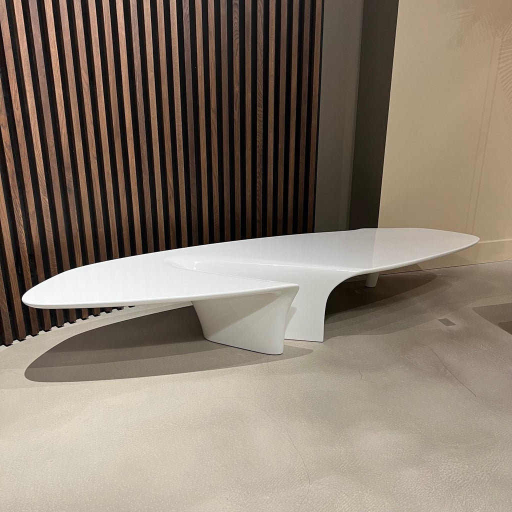 https://a.1stdibscdn.com/waterfall-contemporary-glossy-white-lacquer-coffee-table-by-driade-for-sale-picture-2/f_37243/f_303047321662492442653/IMG_4508_master.jpg