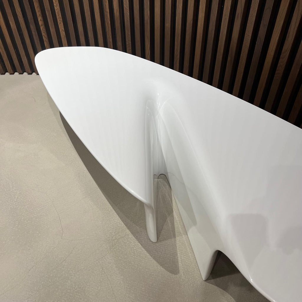 https://a.1stdibscdn.com/waterfall-contemporary-glossy-white-lacquer-coffee-table-by-driade-for-sale-picture-4/f_37243/f_303047321662492464679/IMG_4510_master.jpg