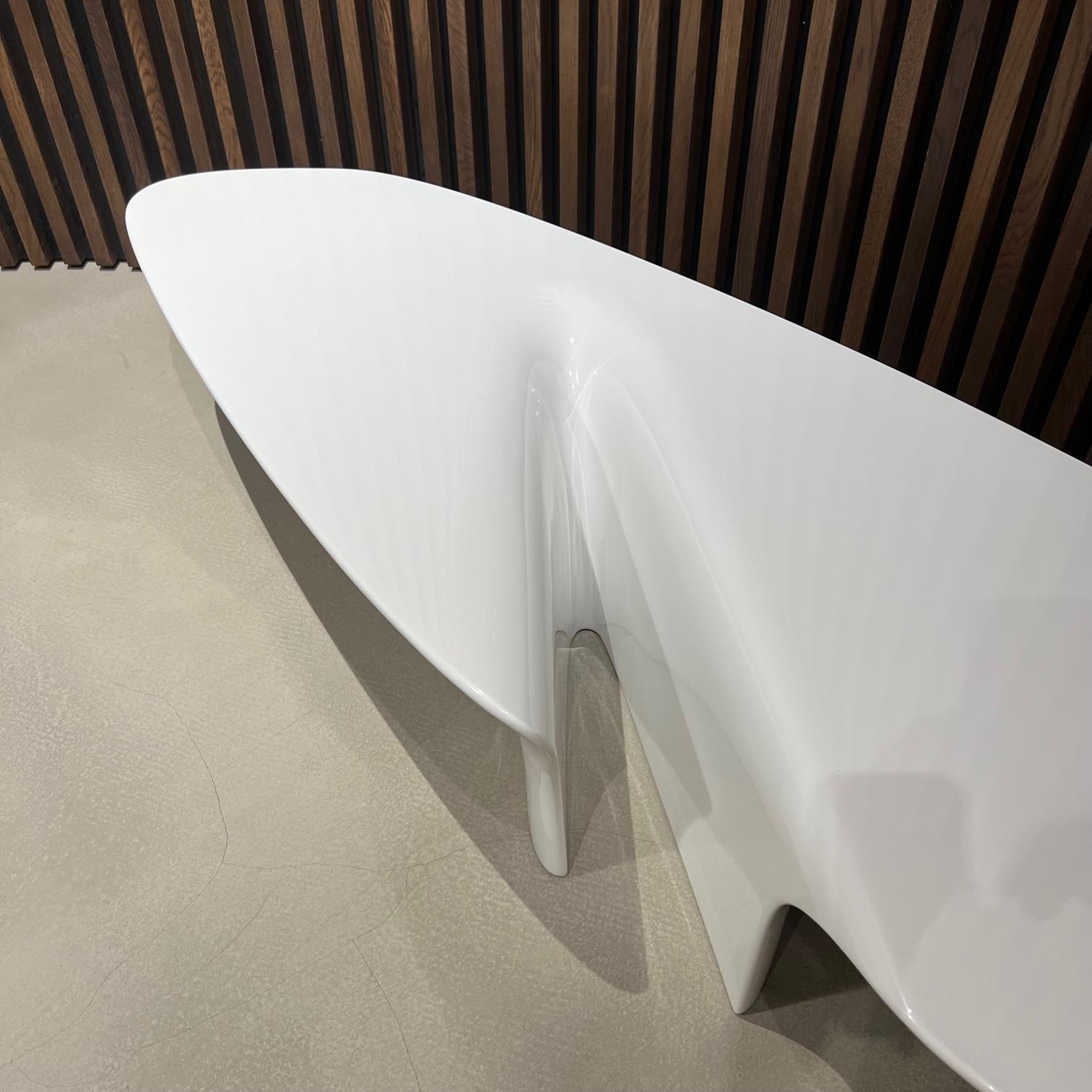 https://a.1stdibscdn.com/waterfall-contemporary-glossy-white-lacquer-coffee-table-by-driade-for-sale-picture-4/f_37243/f_303047321662492464679/IMG_4510_master.jpg