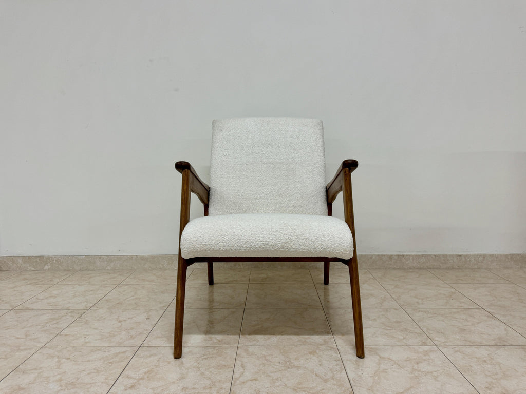 https://a.1stdibscdn.com/pair-of-contemporary-italian-armchairs-for-sale-picture-2/f_47872/f_403698121719491684355/IMG_4536_master.jpeg