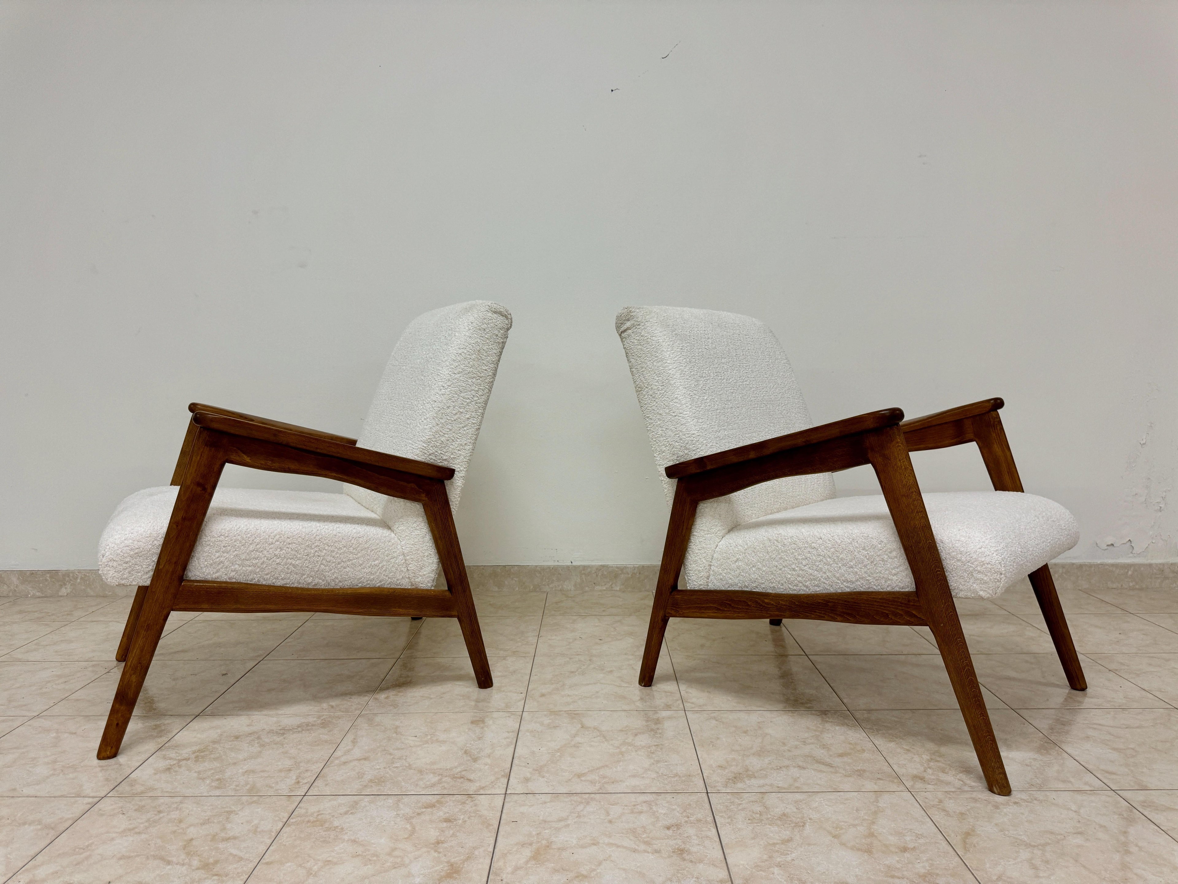 https://a.1stdibscdn.com/pair-of-contemporary-italian-armchairs-for-sale-picture-4/f_47872/f_403698121719491685739/IMG_4538_master.jpeg
