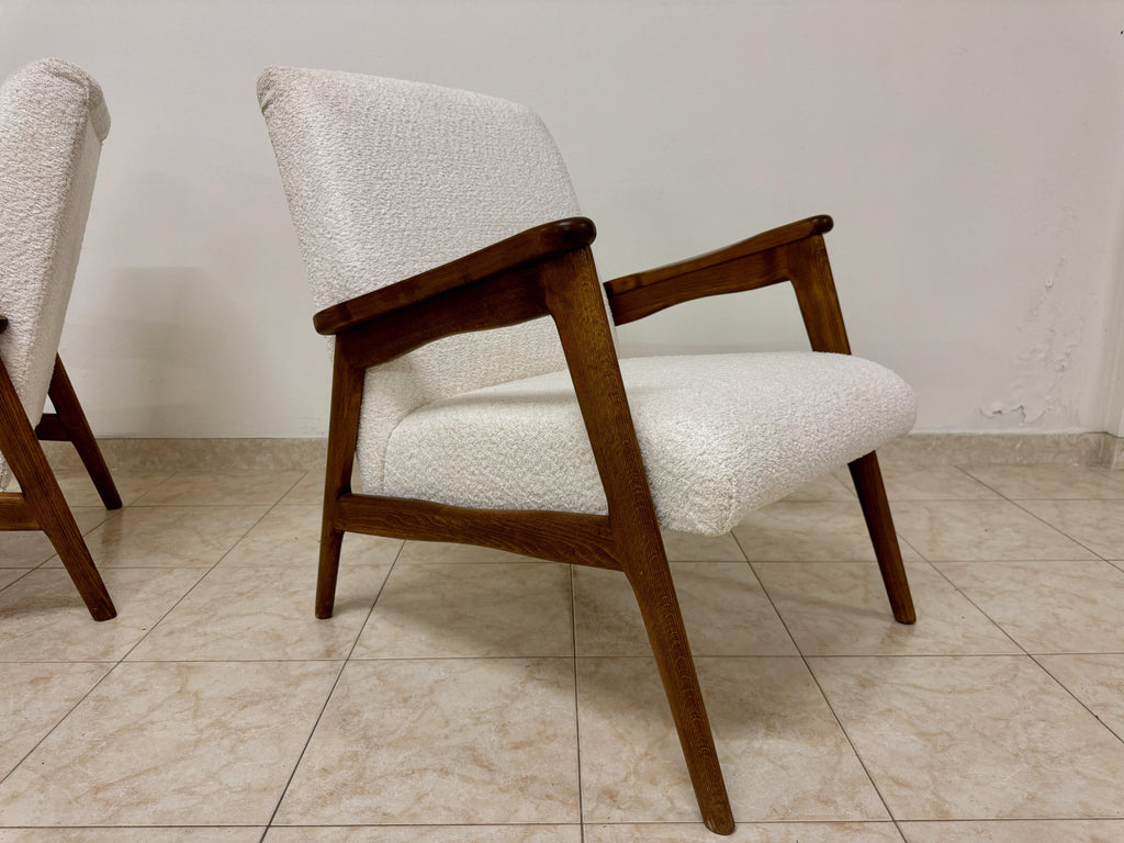 https://a.1stdibscdn.com/pair-of-contemporary-italian-armchairs-for-sale-picture-5/f_47872/f_403698121719491685756/IMG_4539_master.jpeg