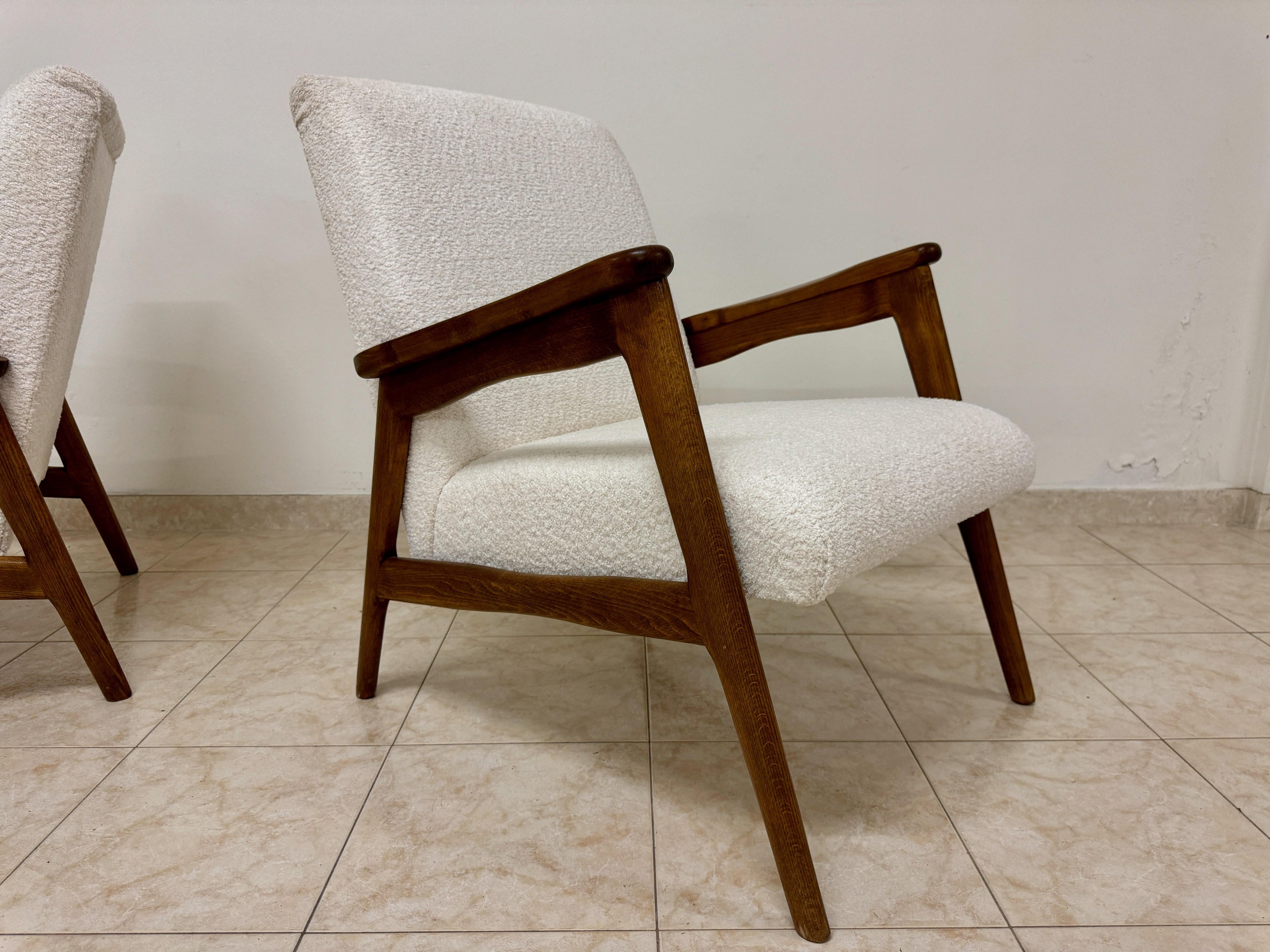 https://a.1stdibscdn.com/pair-of-contemporary-italian-armchairs-for-sale-picture-5/f_47872/f_403698121719491685756/IMG_4539_master.jpeg