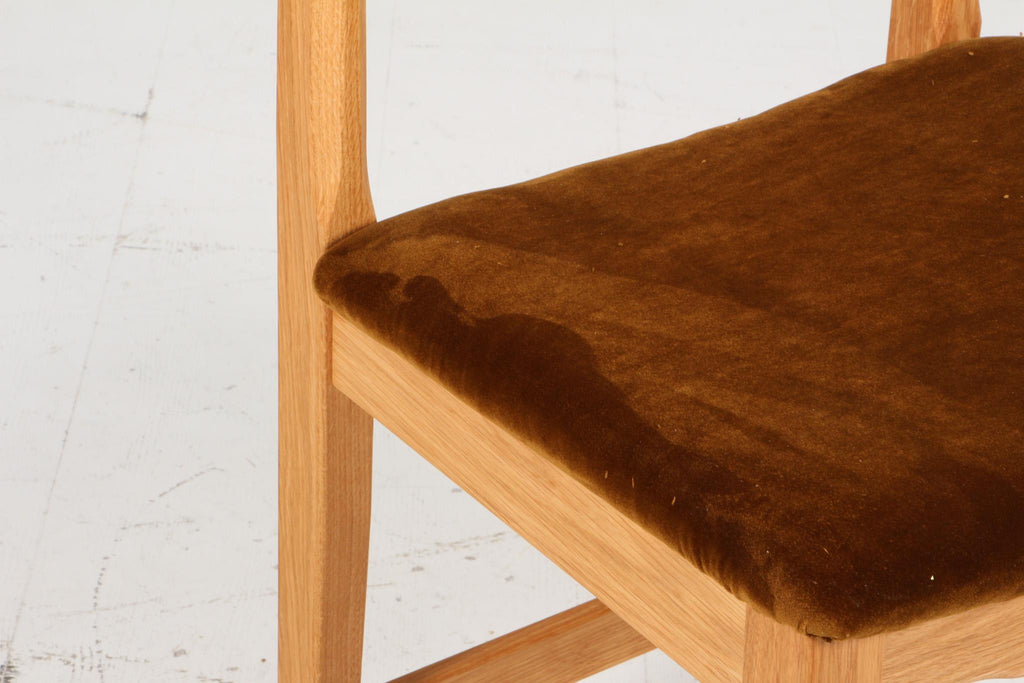 https://a.1stdibscdn.com/dining-chairs-by-henning-kjaernulf-model-razorblade-denmark-oak-for-sale-picture-6/f_42391/f_456389721751036383655/IMG_4595_master.jpg