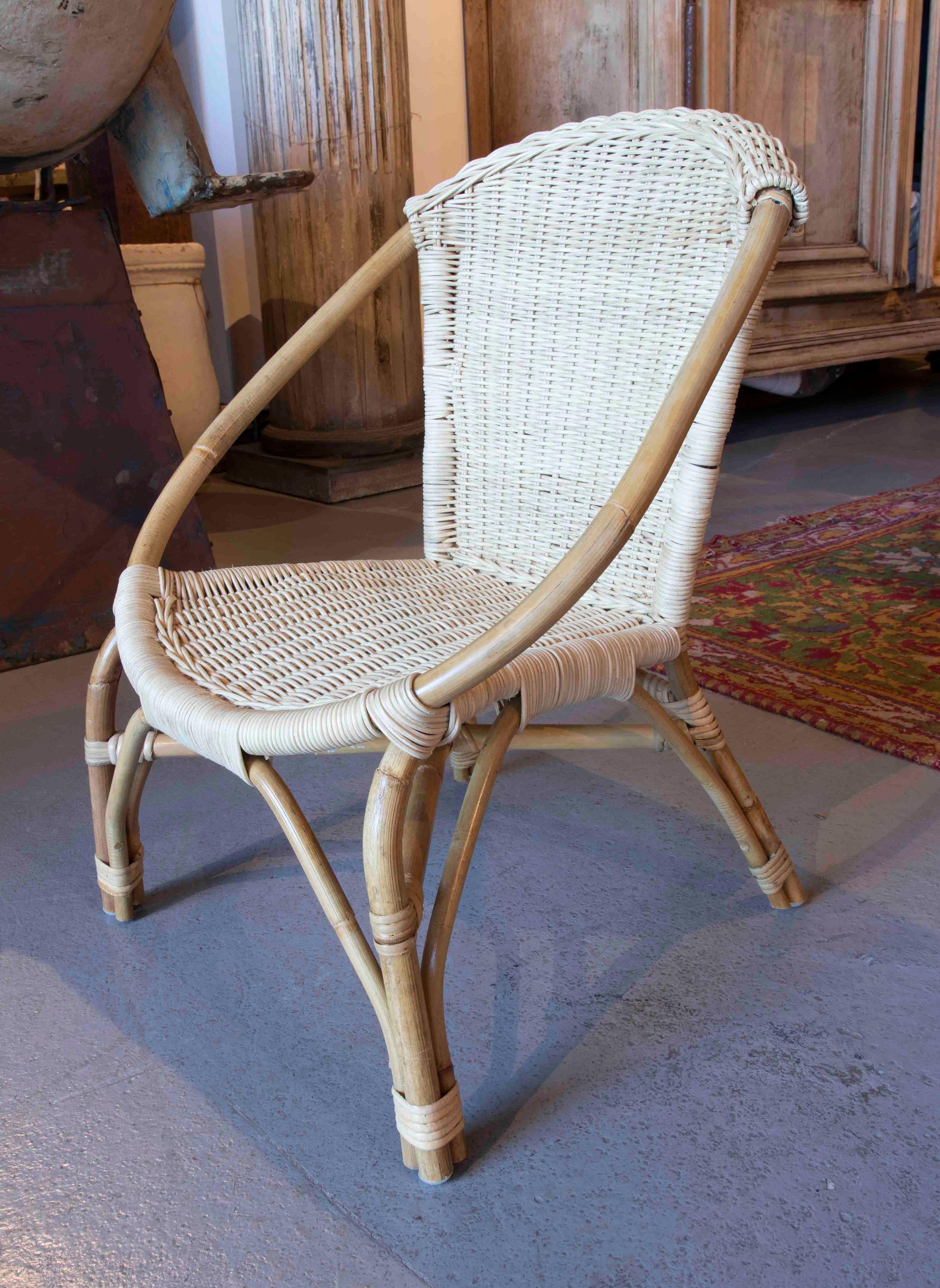 https://a.1stdibscdn.com/handmade-in-its-natural-colour-wicker-and-rattan-chair-for-children-for-sale-picture-3/f_30443/f_355251421690984403096/IMG_4666_master.jpg