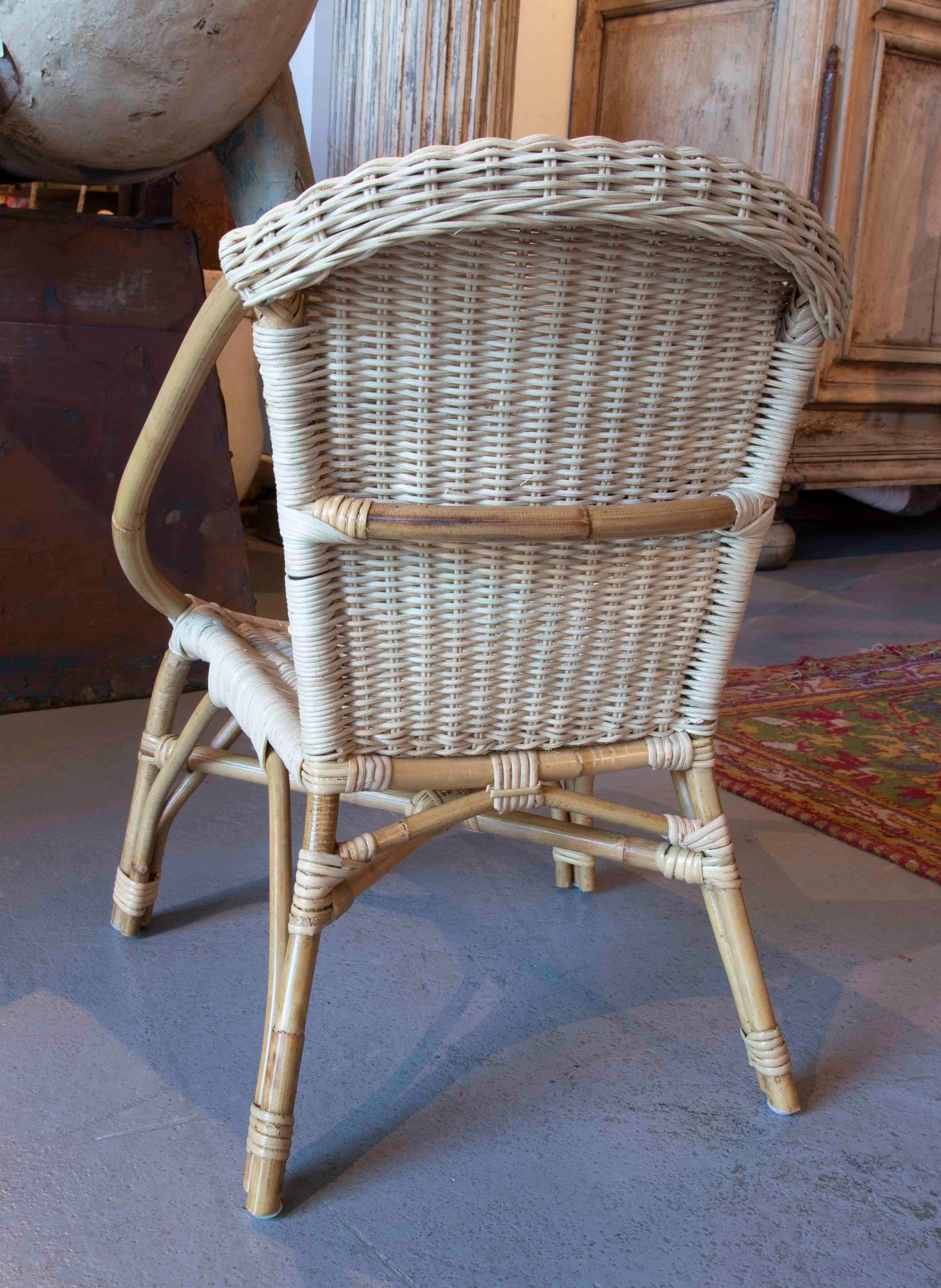https://a.1stdibscdn.com/handmade-in-its-natural-colour-wicker-and-rattan-chair-for-children-for-sale-picture-4/f_30443/f_355251421690984402913/IMG_4667_master.jpg