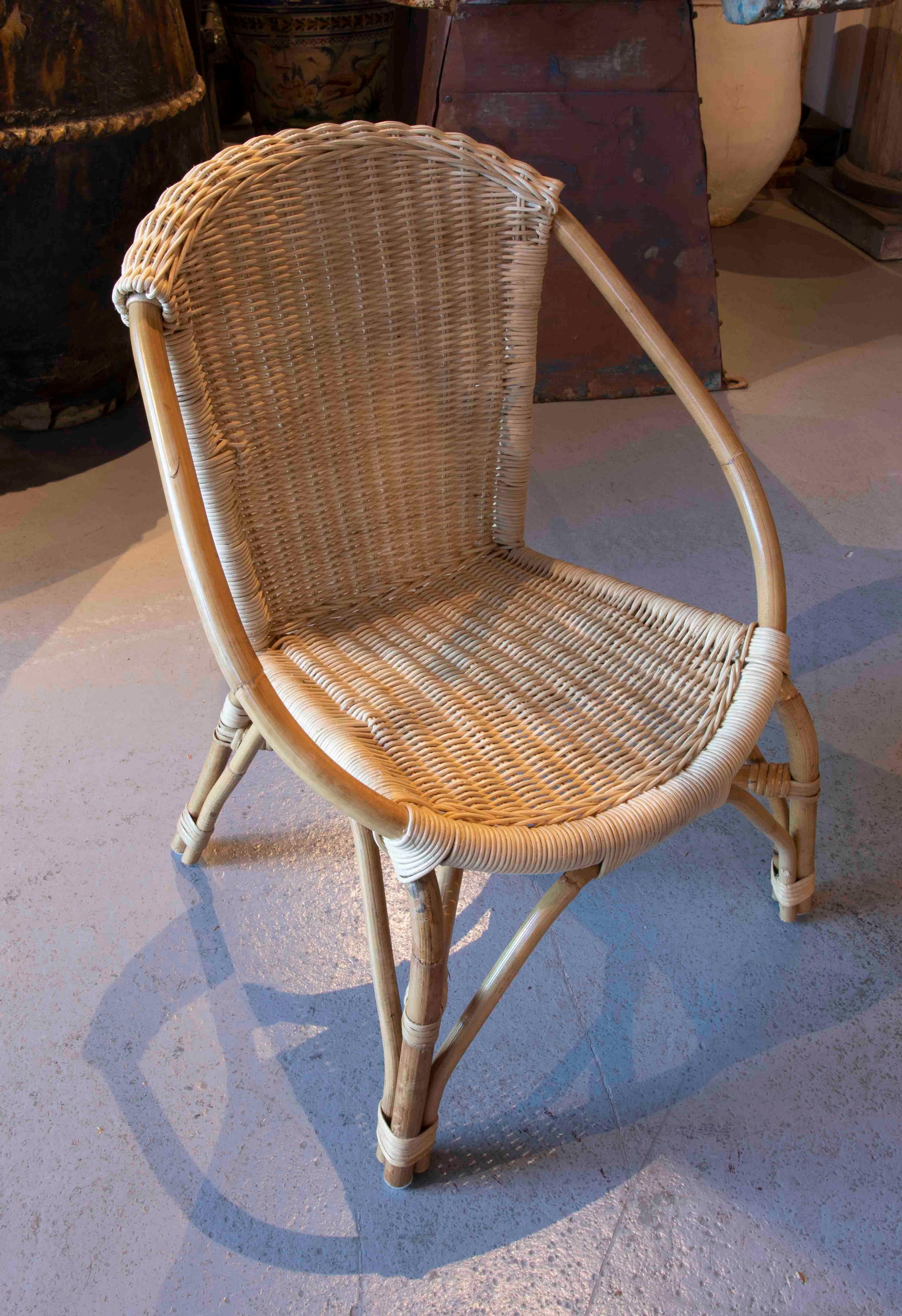 https://a.1stdibscdn.com/handmade-in-its-natural-colour-wicker-and-rattan-chair-for-children-for-sale-picture-6/f_30443/f_355251421690984403127/IMG_4669_master.jpg