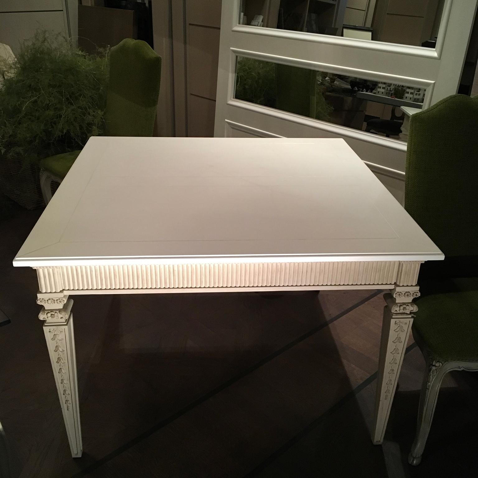 https://a.1stdibscdn.com/louis-xvi-french-style-white-ecru-hand-lacquered-carved-oak-square-dining-table-for-sale-picture-4/f_36621/f_115424031536047978734/IMG_4756_master.JPG