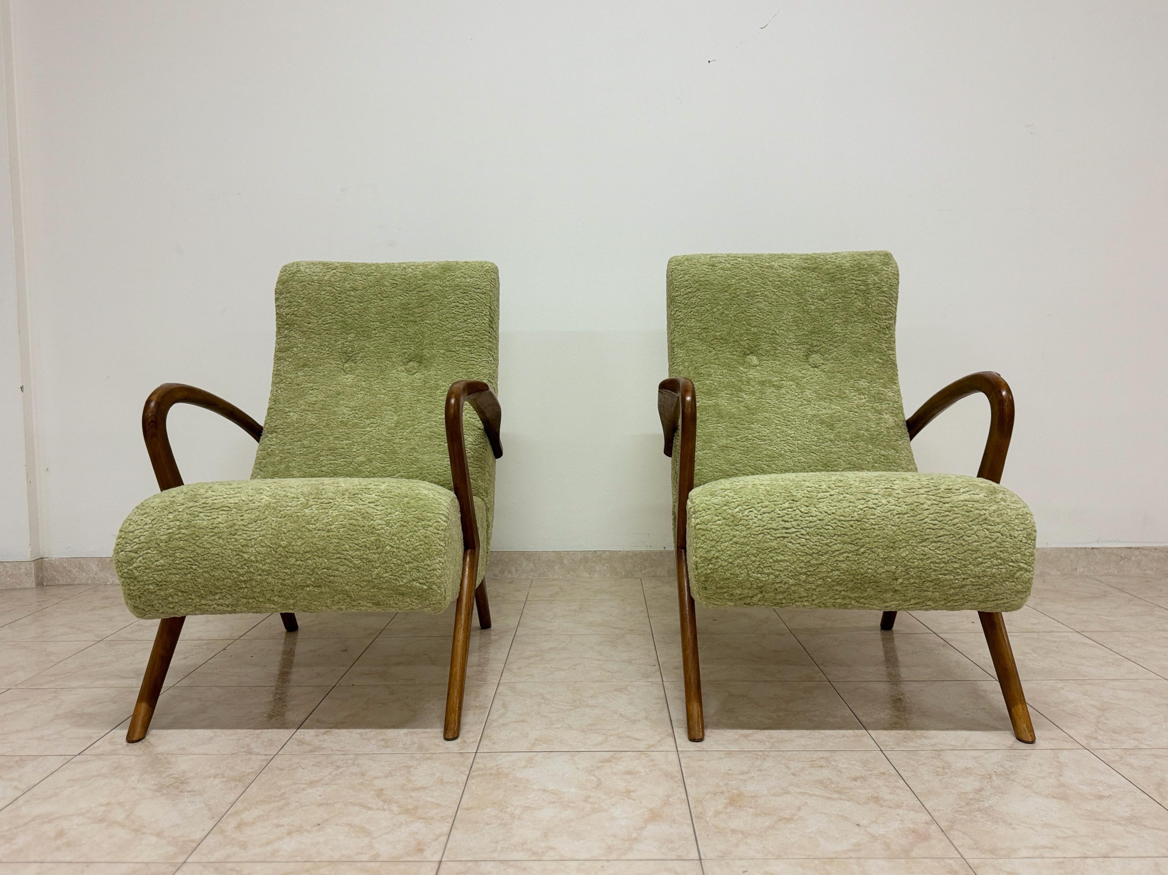https://a.1stdibscdn.com/pair-of-contemporary-italian-armchairs-for-sale-picture-3/f_47872/f_403874321719586874331/IMG_4757_master.jpeg