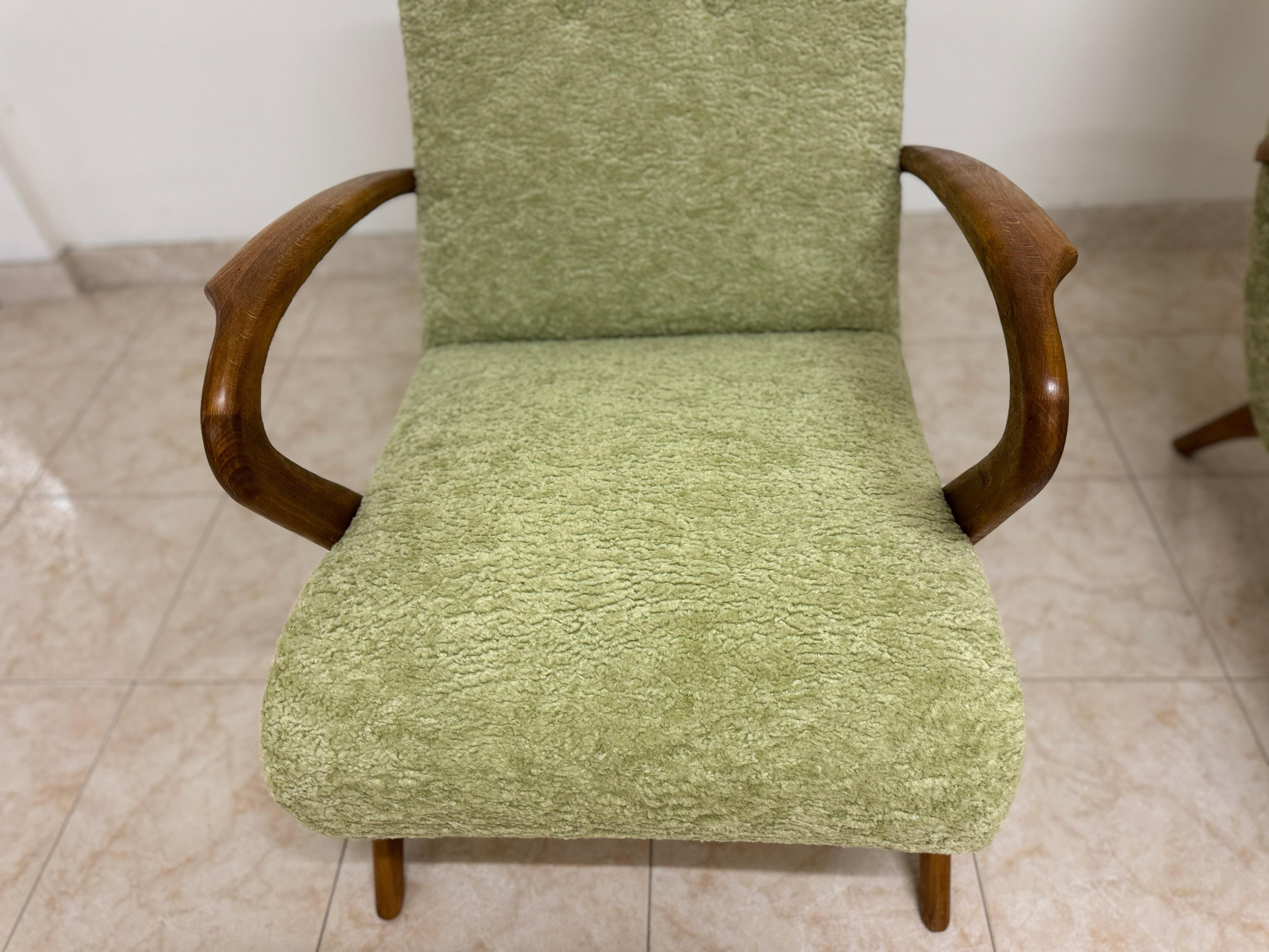 https://a.1stdibscdn.com/pair-of-contemporary-italian-armchairs-for-sale-picture-4/f_47872/f_403874321719586875171/IMG_4758_master.jpeg