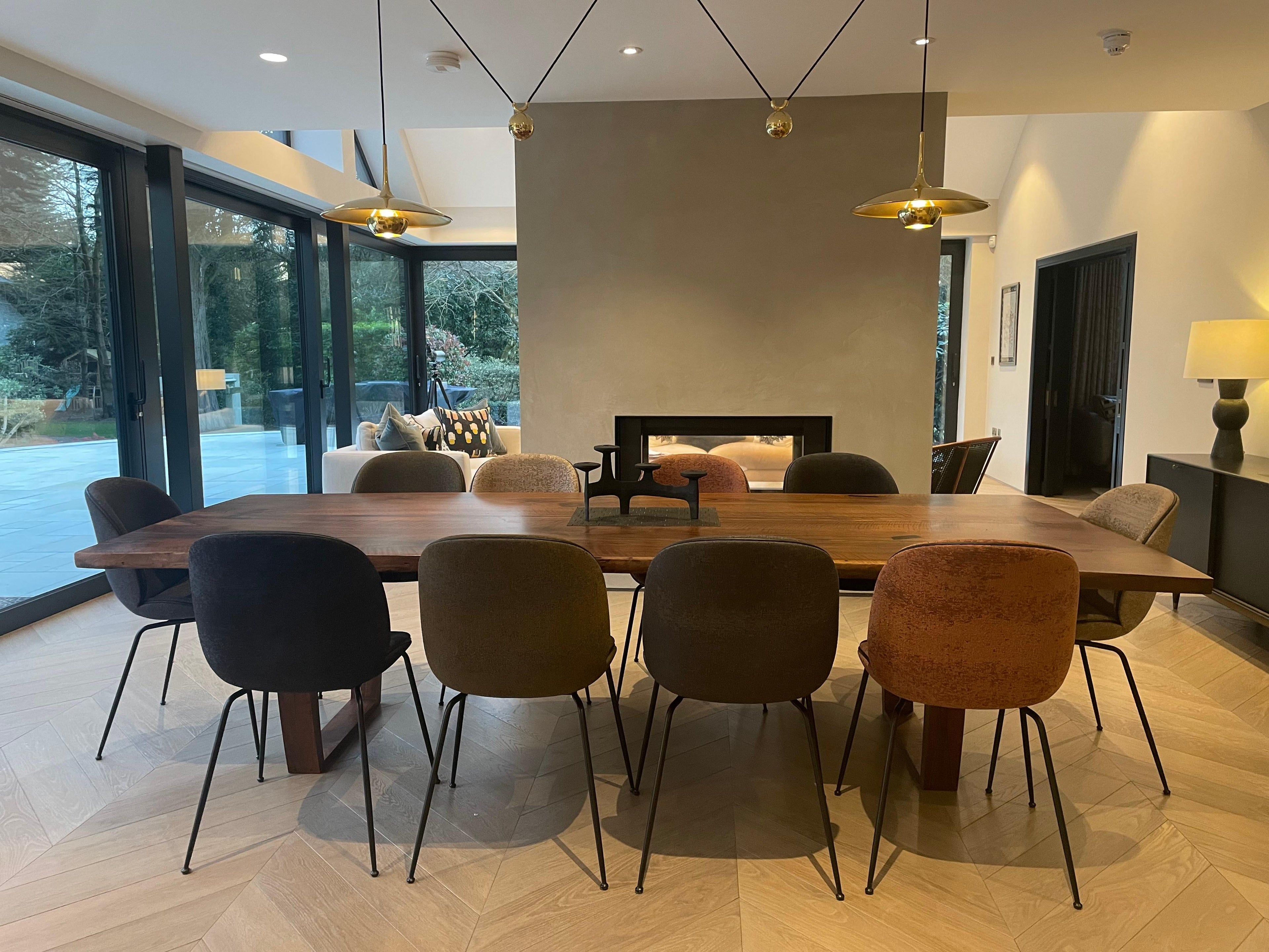 https://a.1stdibscdn.com/book-matched-rippled-english-walnut-table-for-sale-picture-2/f_28993/f_276254721646405929236/IMG_4817_master.jpeg