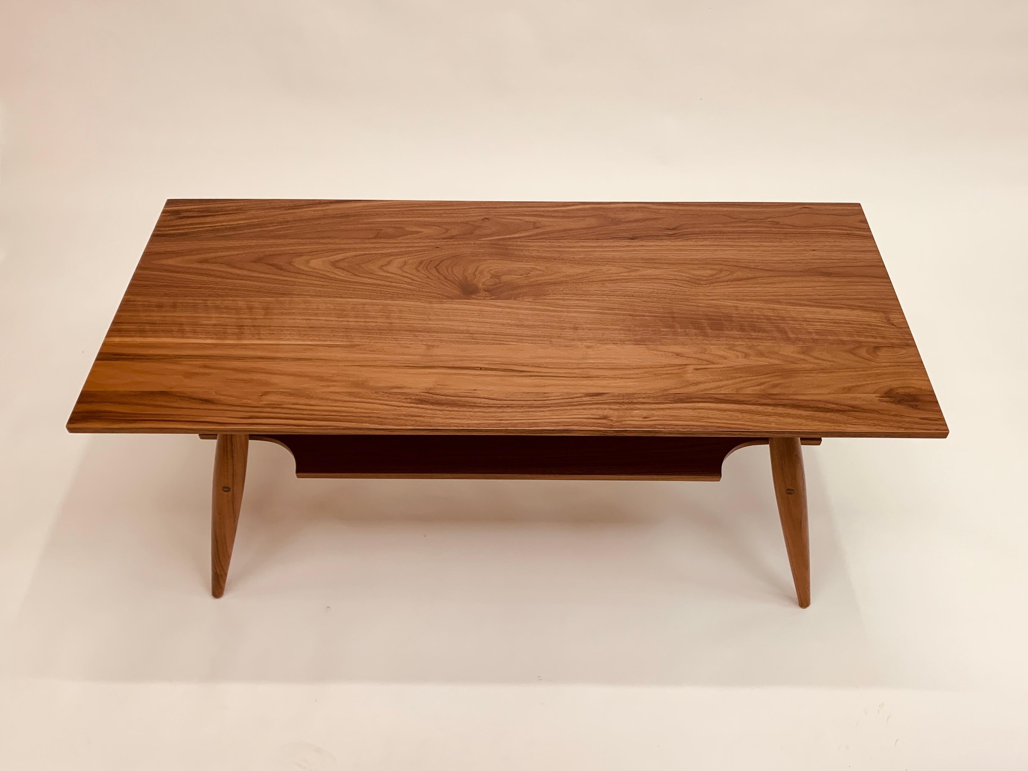 https://a.1stdibscdn.com/mid-century-inspired-coffee-table-with-shelf-in-walnut-for-sale-picture-2/f_99452/f_477372221764279191161/IMG_4826_master.jpg